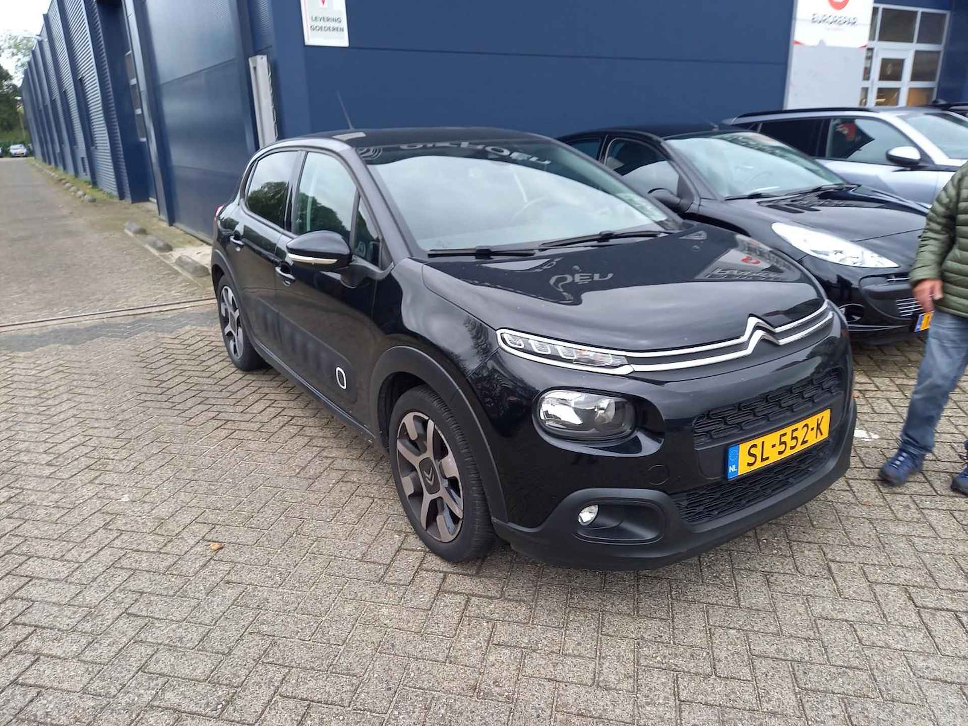 Citroen C3 1.2 PureTech S&S Shine VERWACHT | Trekhaak | Navigatie | Climate Control - 2/7