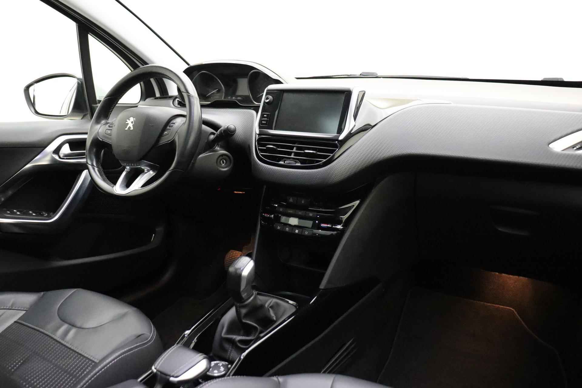 Peugeot 2008 1.2 PureTech 110pk Allure | Trekhaak | Camera achter | Panoramadak | Climate Control | Navigatie | Grip Control | Nieuwe distributie - 3/30