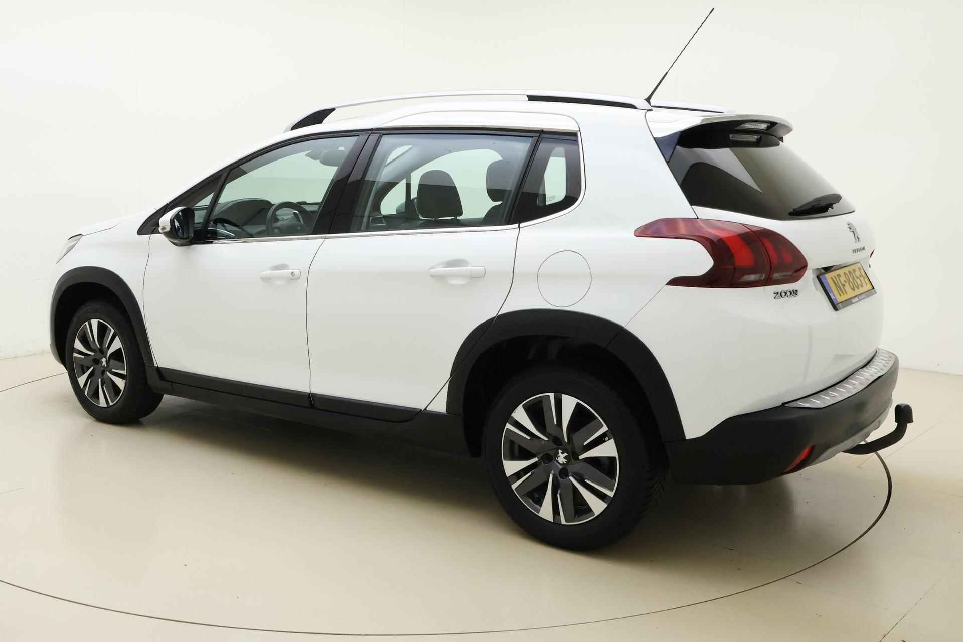 Peugeot 2008 1.2 PureTech 110pk Allure | Trekhaak | Camera achter | Panoramadak | Climate Control | Navigatie | Grip Control | Nieuwe distributie - 4/30