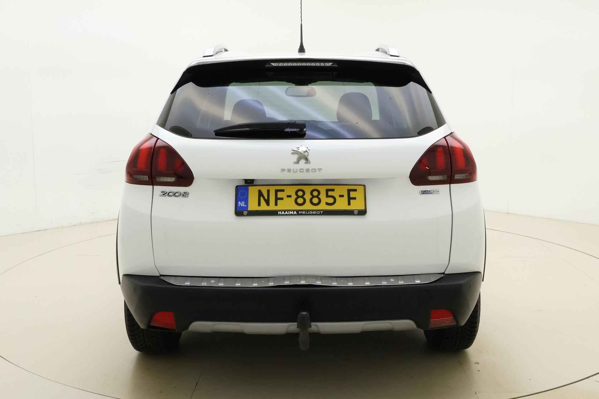 Peugeot 2008 1.2 PureTech 110pk Allure | Trekhaak | Camera achter | Panoramadak | Climate Control | Navigatie | Grip Control | Nieuwe distributie - 11/30