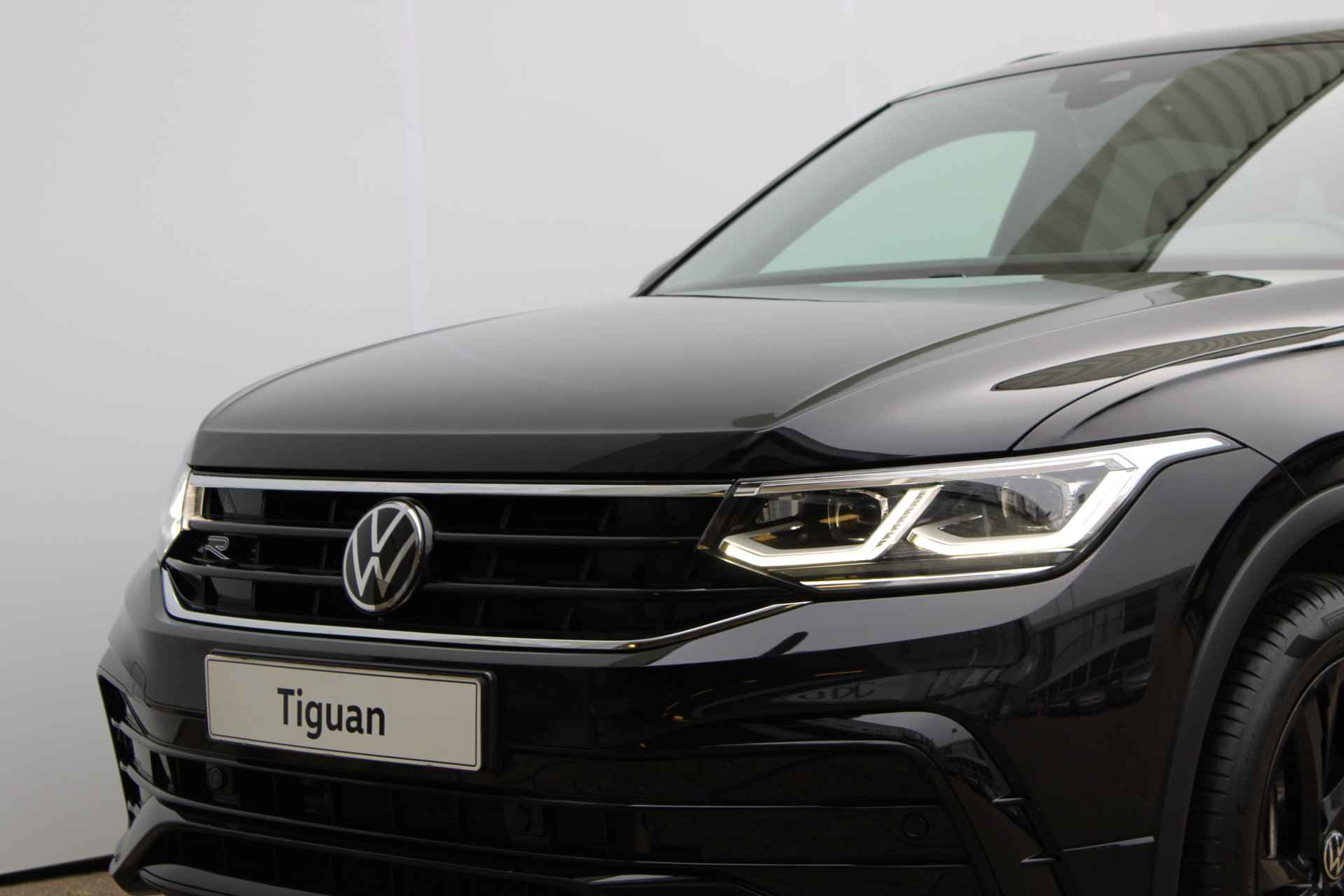 Volkswagen Tiguan 1.4 TSI 245PK eHybrid R-Line Business+ | Black Pakket | Elektrische Achterklep | ACC | Camera | Led Koplampen | App-Connect - 36/61