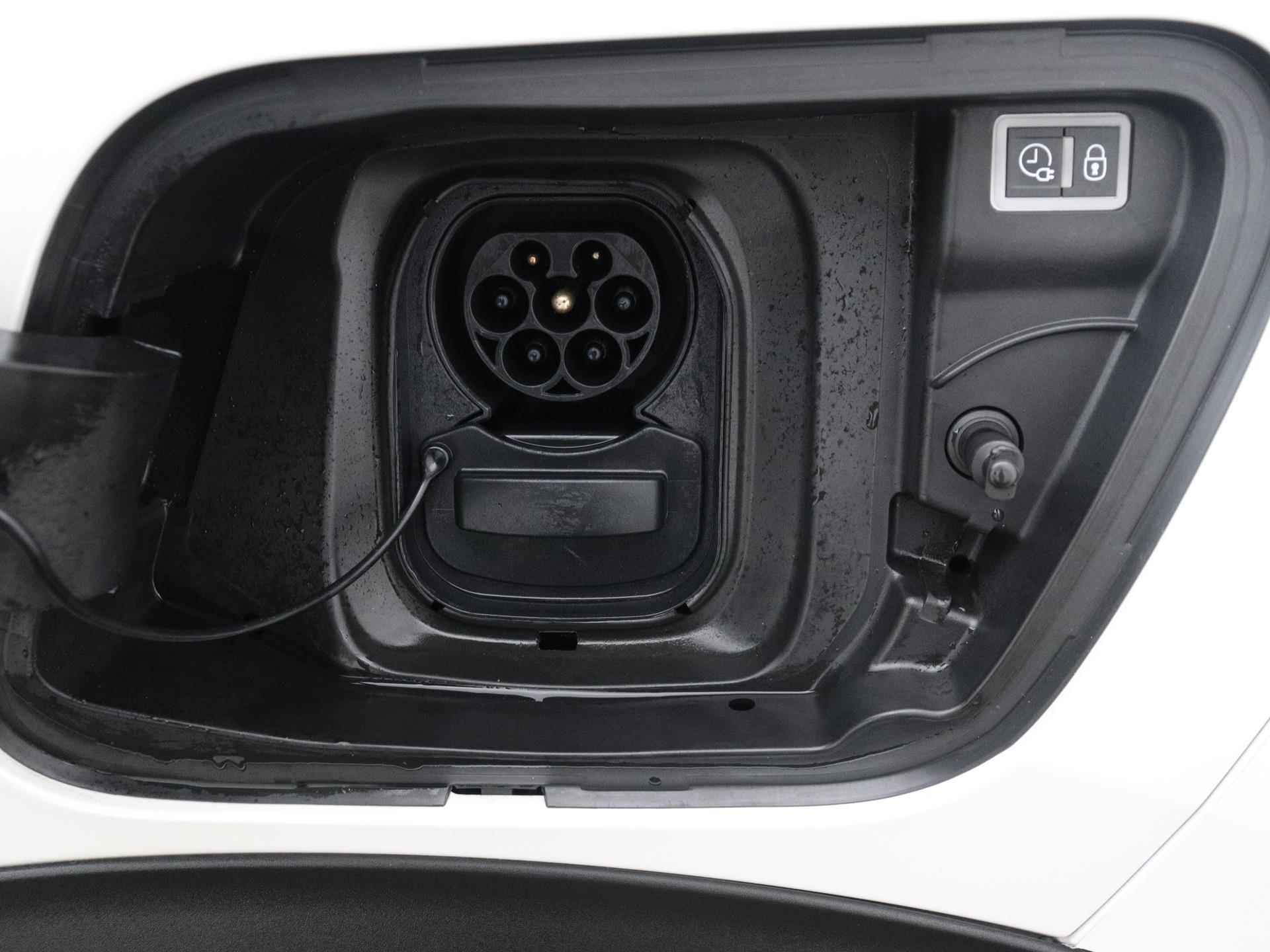 Peugeot e-2008 EV 50 kWh Allure Pack 136pk Automaat | Navigatie | Camera | Climate Controle | Licht Metalen Velgen 17" | Voorstoelen Verwarmd - 10/40