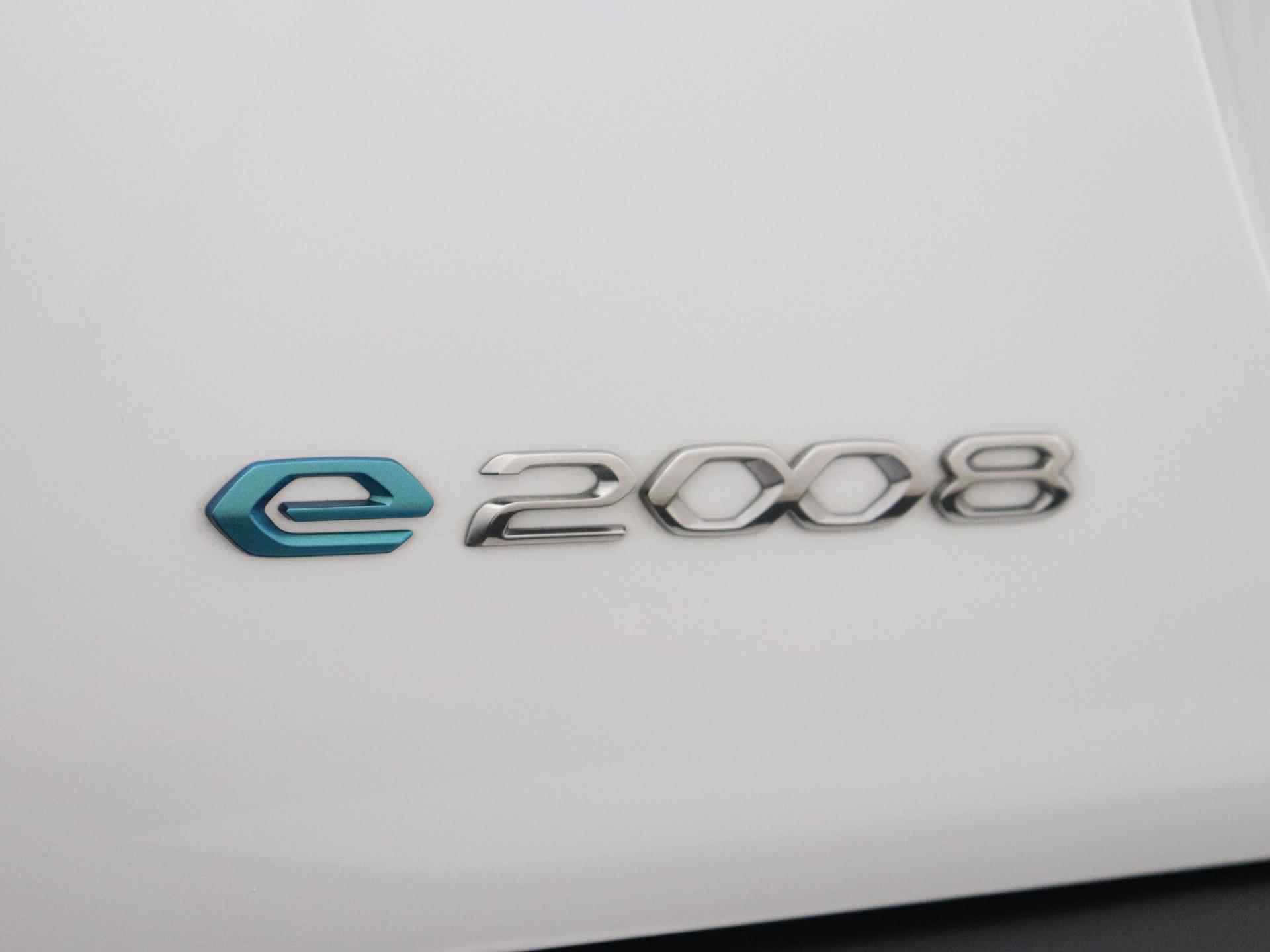 Peugeot e-2008 EV 50 kWh Allure Pack 136pk Automaat | Navigatie | Camera | Climate Controle | Licht Metalen Velgen 17" | Voorstoelen Verwarmd - 16/40