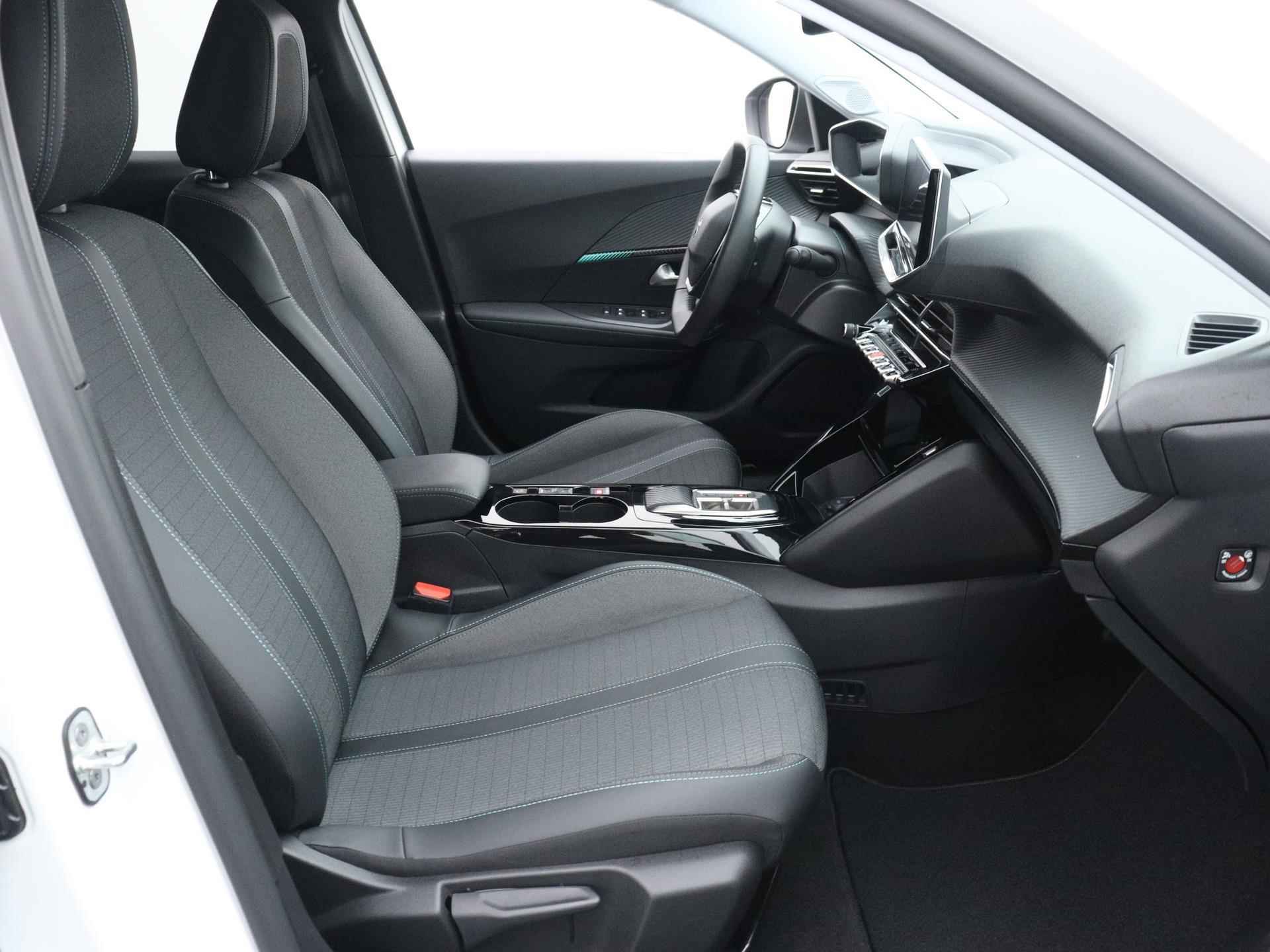 Peugeot e-2008 EV 50 kWh Allure Pack 136pk Automaat | Navigatie | Camera | Climate Controle | Licht Metalen Velgen 17" | Voorstoelen Verwarmd - 22/40