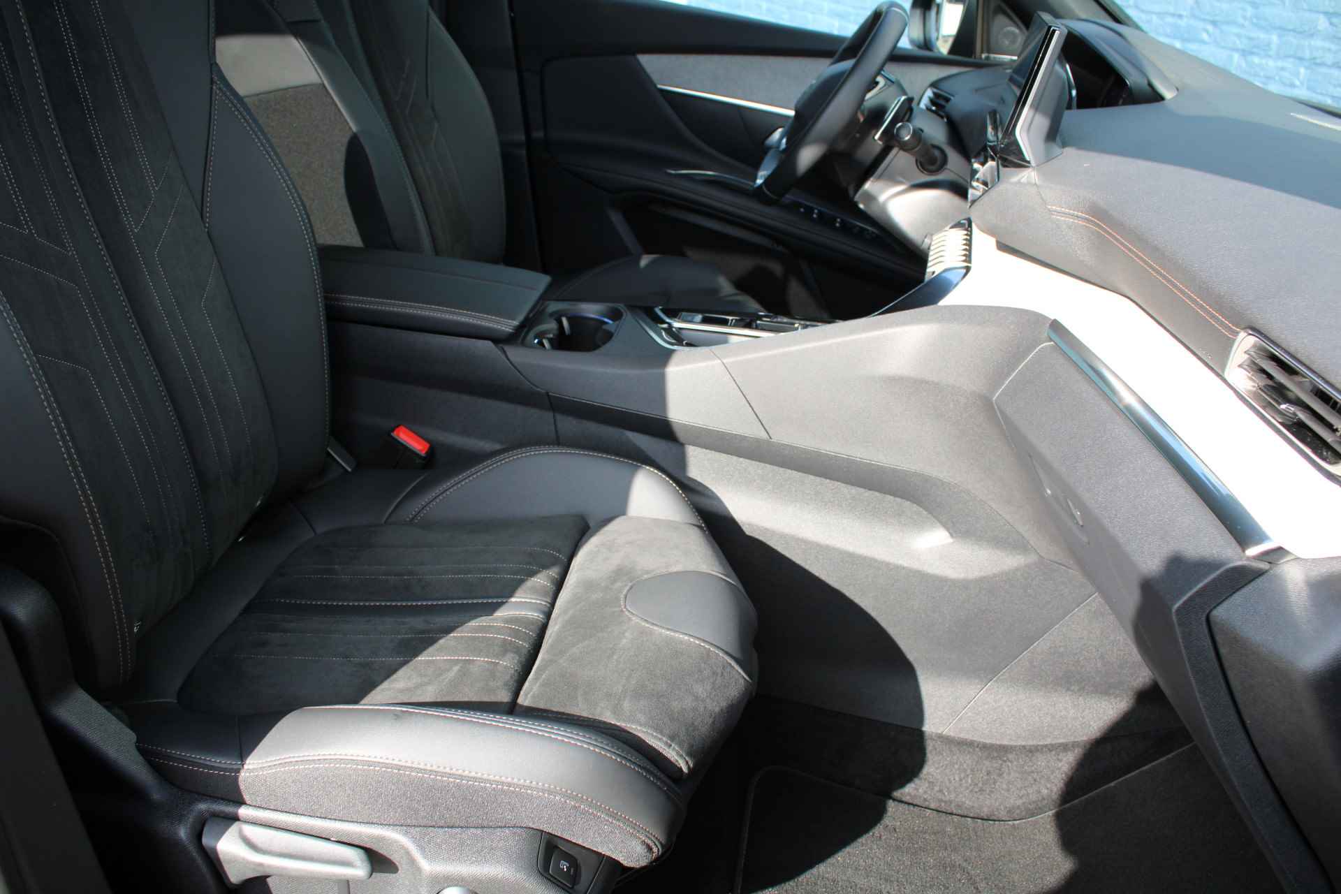 Peugeot 3008 GT HYbrid 136pk e-DCS6 | Navigatie | Camera | Focal | Comfortstoelen | Black Pack | - 6/45