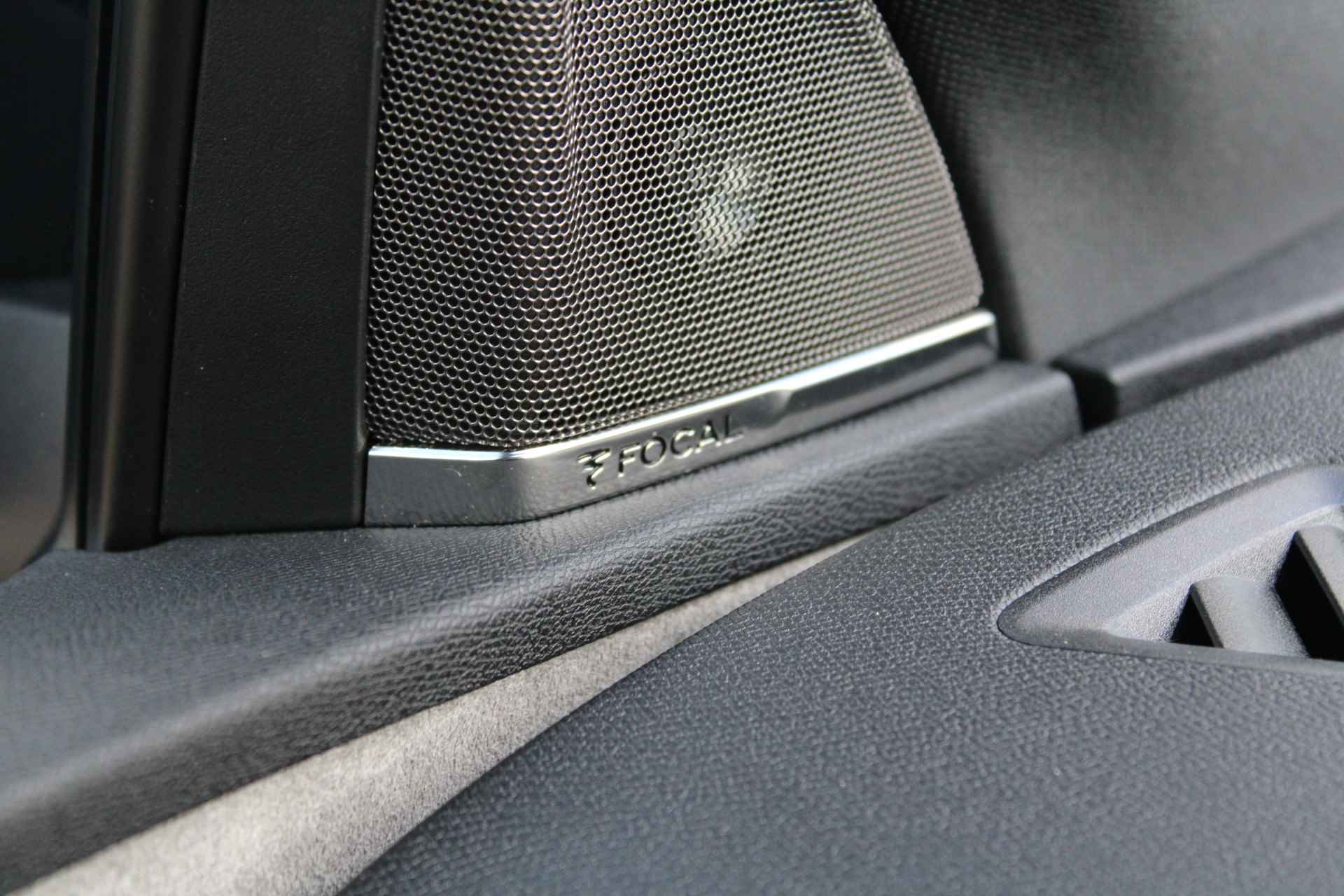 Peugeot 3008 GT HYbrid 136pk e-DCS6 | Navigatie | Camera | Focal | Comfortstoelen | Black Pack | - 42/45