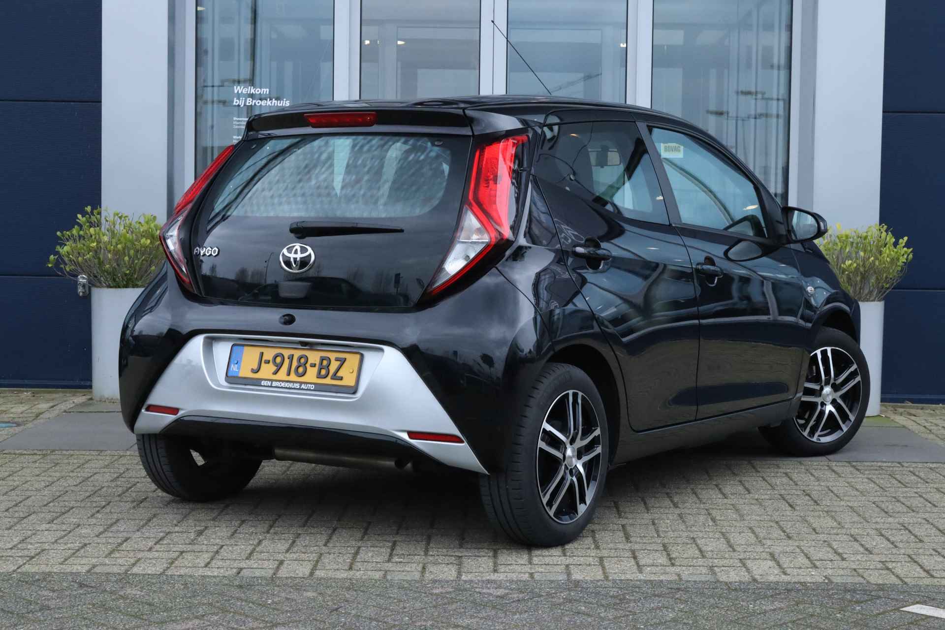 Toyota Aygo x-play | Dealeronderhouden | Camera | Carplay | Airco | Speedlimeter - 2/28