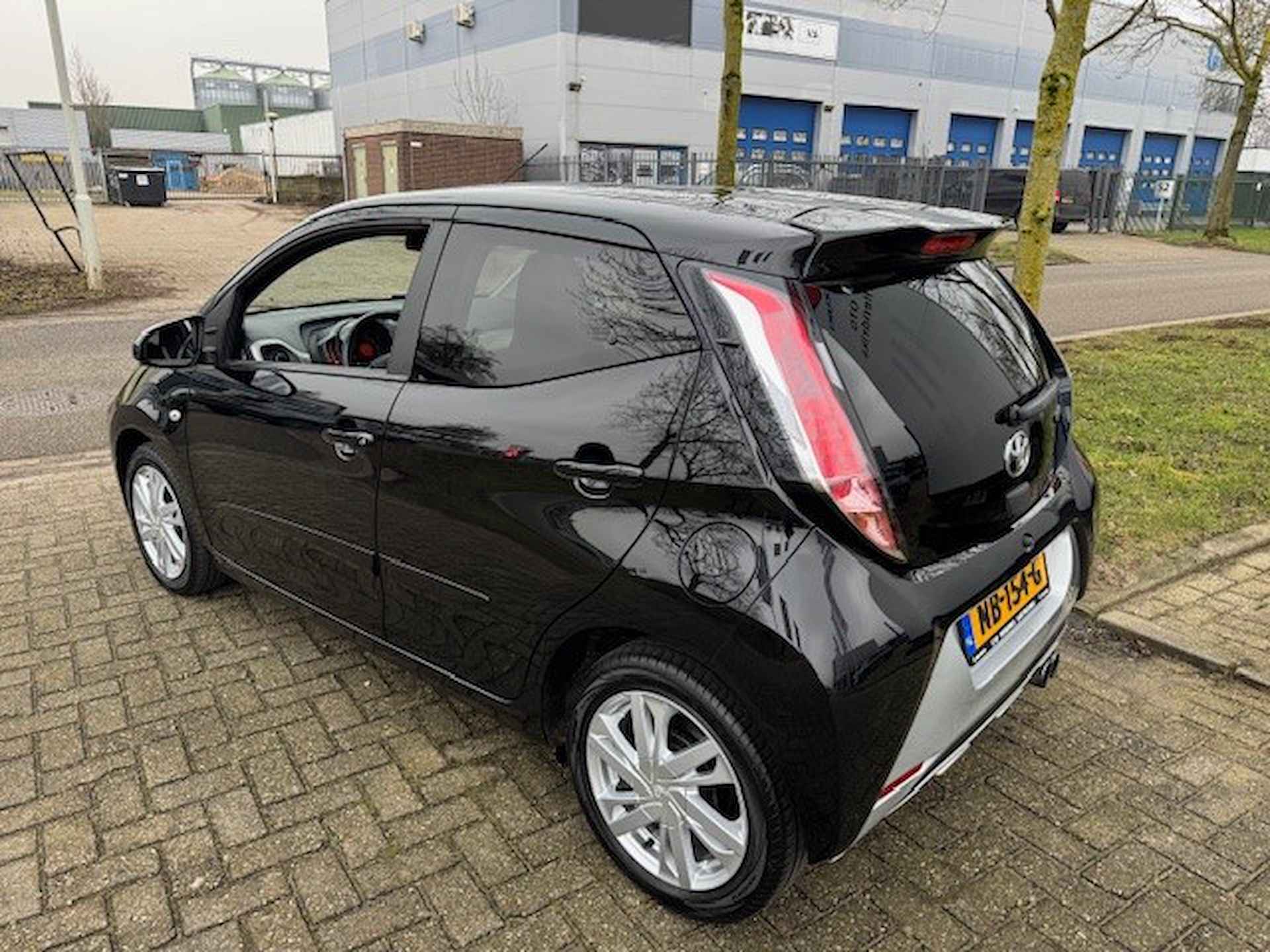 TOYOTA Aygo 1.0 VVT-i 69pk 5D x-sport - 8/35