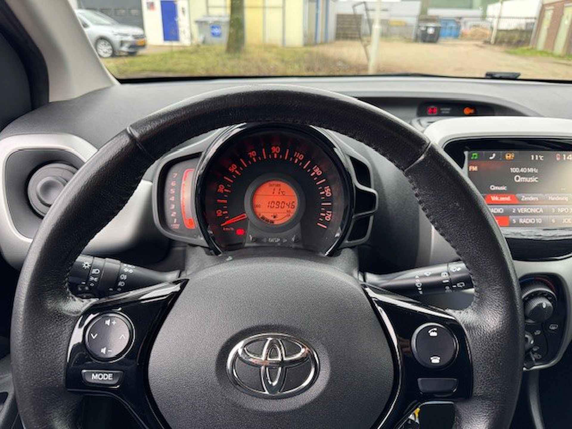 TOYOTA Aygo 1.0 VVT-i 69pk 5D x-sport - 18/35