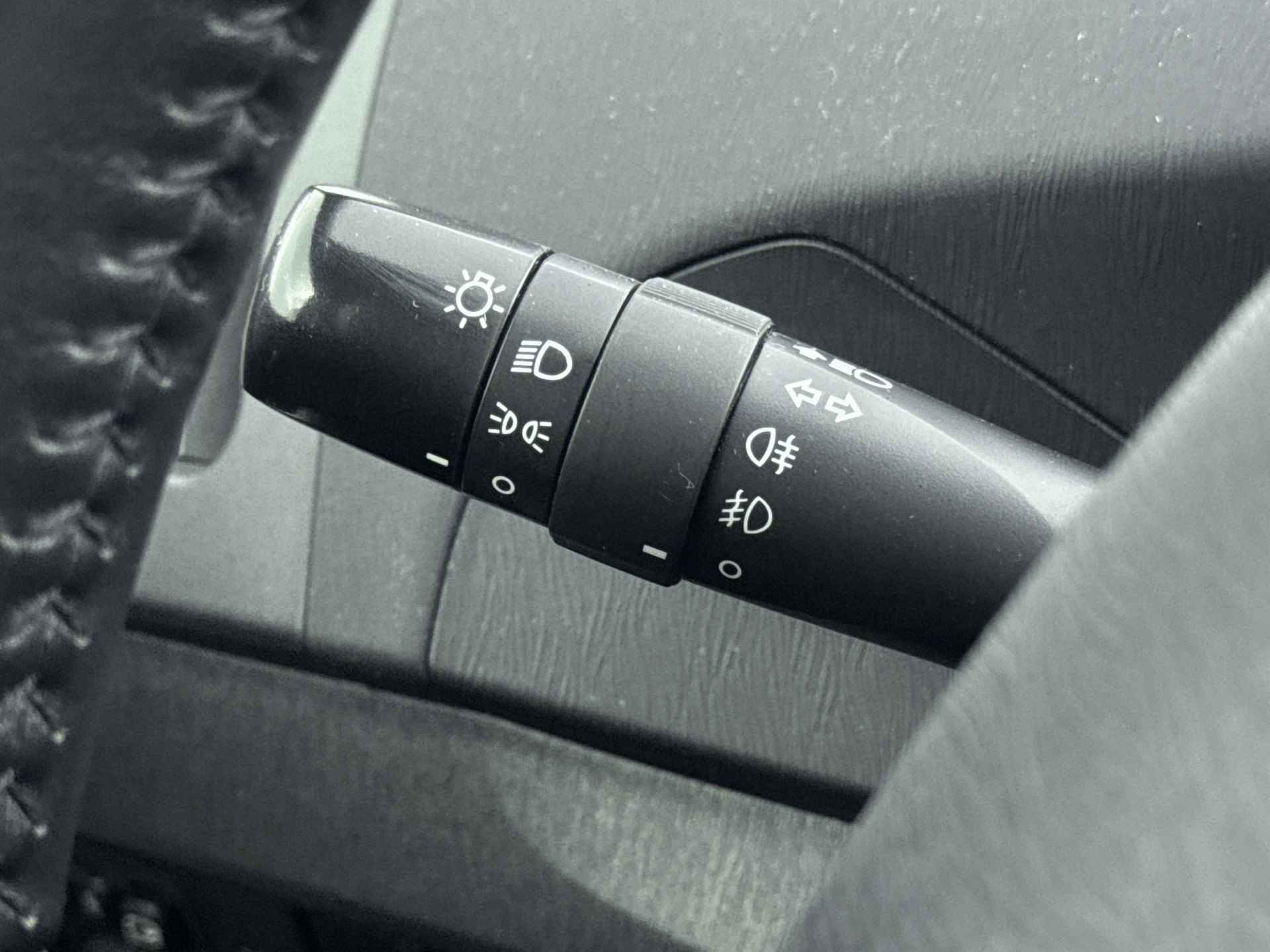 Toyota Prius 1.8 Plug-in Dynamic Business | Camera | Navigatie | Cruise Control | - 19/36