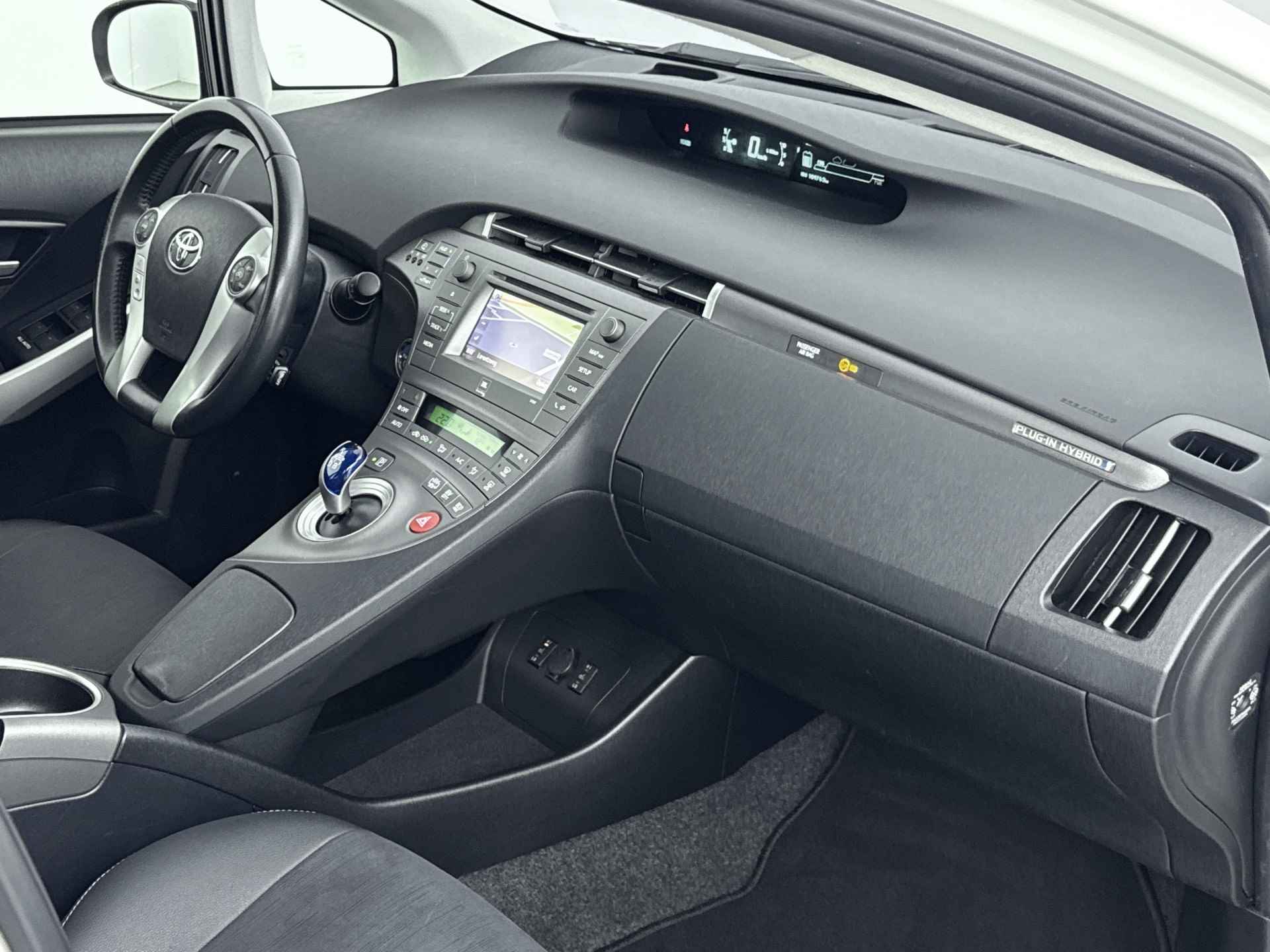 Toyota Prius 1.8 Plug-in Dynamic Business | Camera | Navigatie | Cruise Control | - 25/36