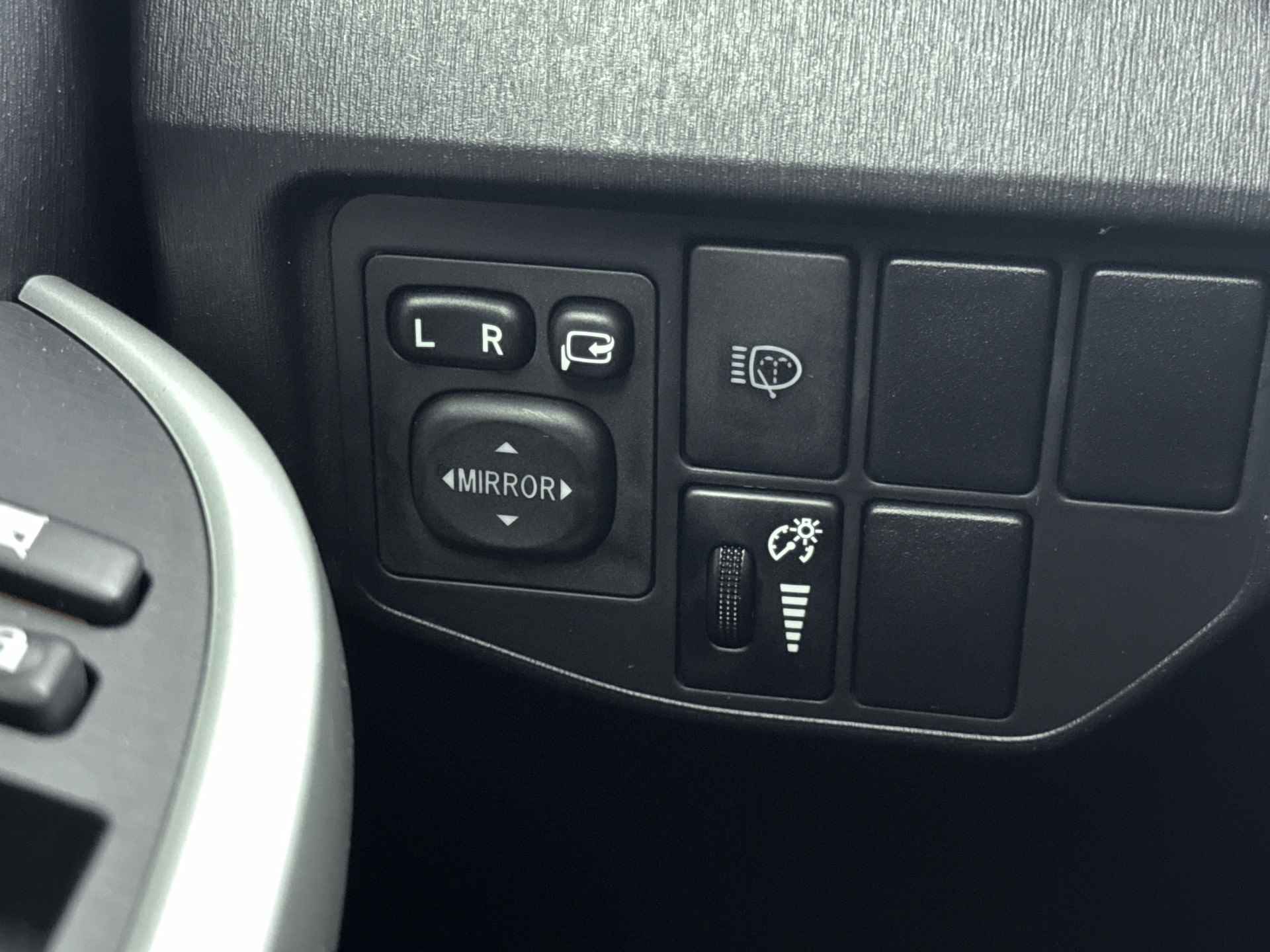 Toyota Prius 1.8 Plug-in Dynamic Business | Camera | Navigatie | Cruise Control | - 28/36