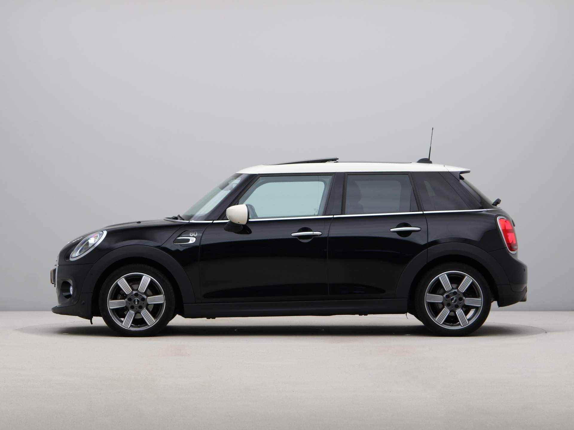 MINI 5-deurs Cooper 60 Years Edition Aut. - 13/26