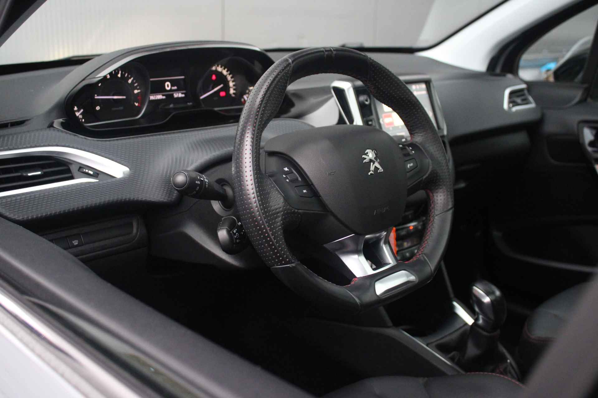 Peugeot 208 1.2 Turbo 110-PK GT-line PANORAMADAK | NAVI | CAMERA | CLIMATE CONTROL | PDC V+A - 18/29