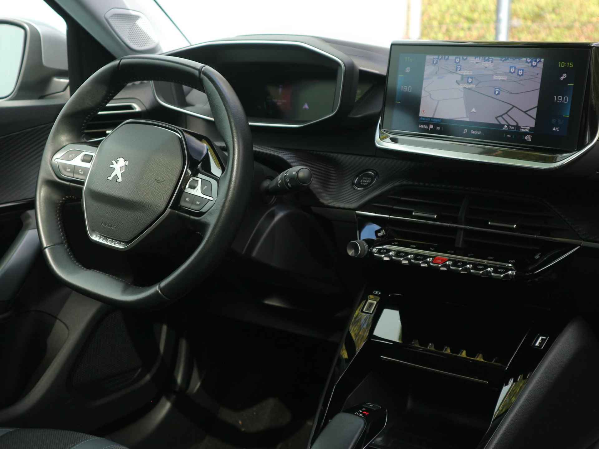 Peugeot e-2008 EV Allure 50 kWh / Schuifdak / Digitaal dashboard / Adaptive cruise control / Stoelverwarming - 8/40