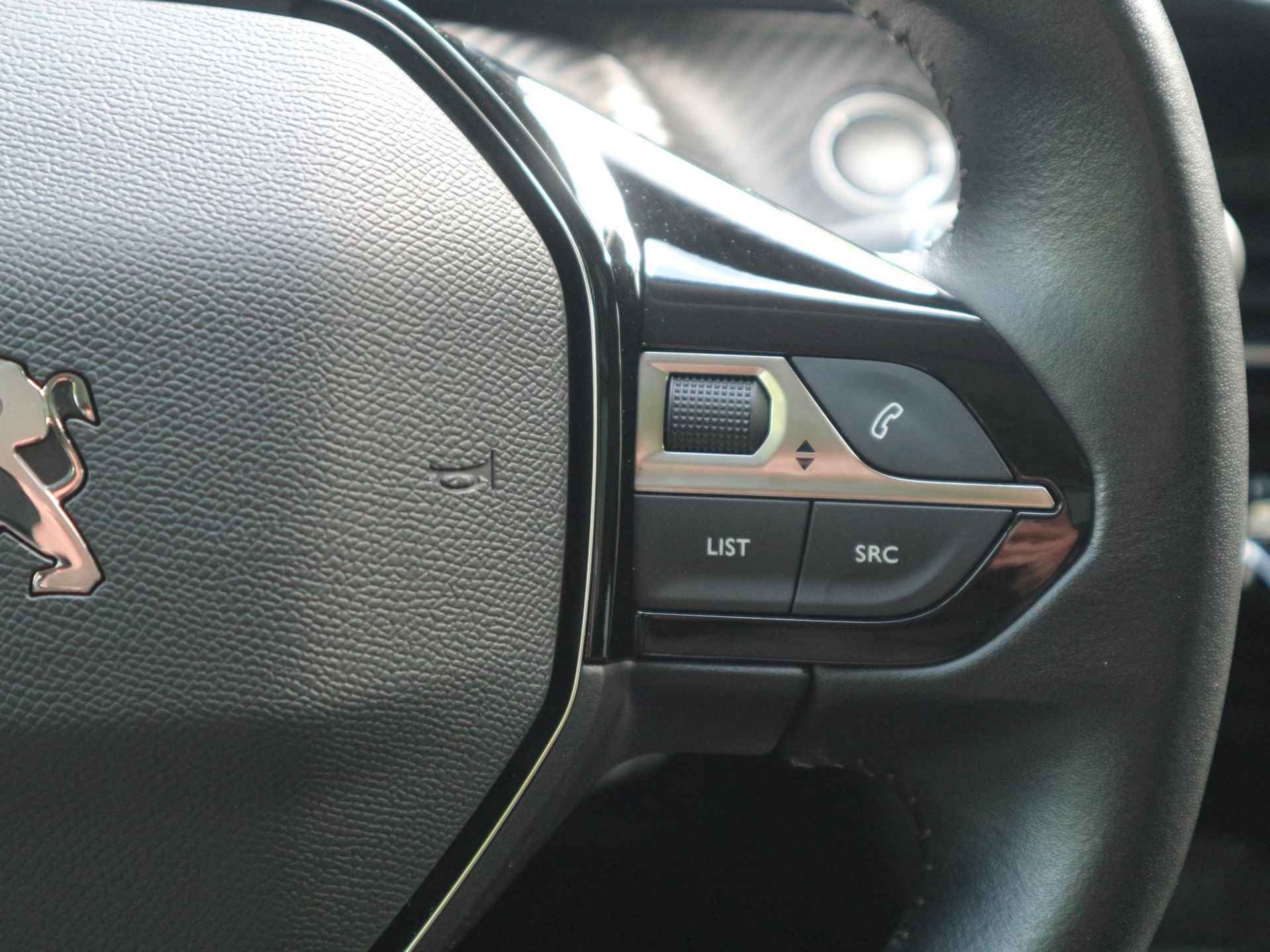 Peugeot e-2008 EV Allure 50 kWh / Schuifdak / Digitaal dashboard / Adaptive cruise control / Stoelverwarming - 12/40