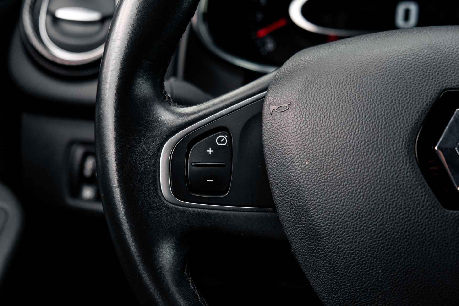 Renault Clio Estate 0.9 TCe Bose | Trekhaak | Stoelverwarming | 17 inch 4 seizoensbanden | Bose geluid | incl. Bovag rijklaarpakket met 12 maanden garantie - 12/51