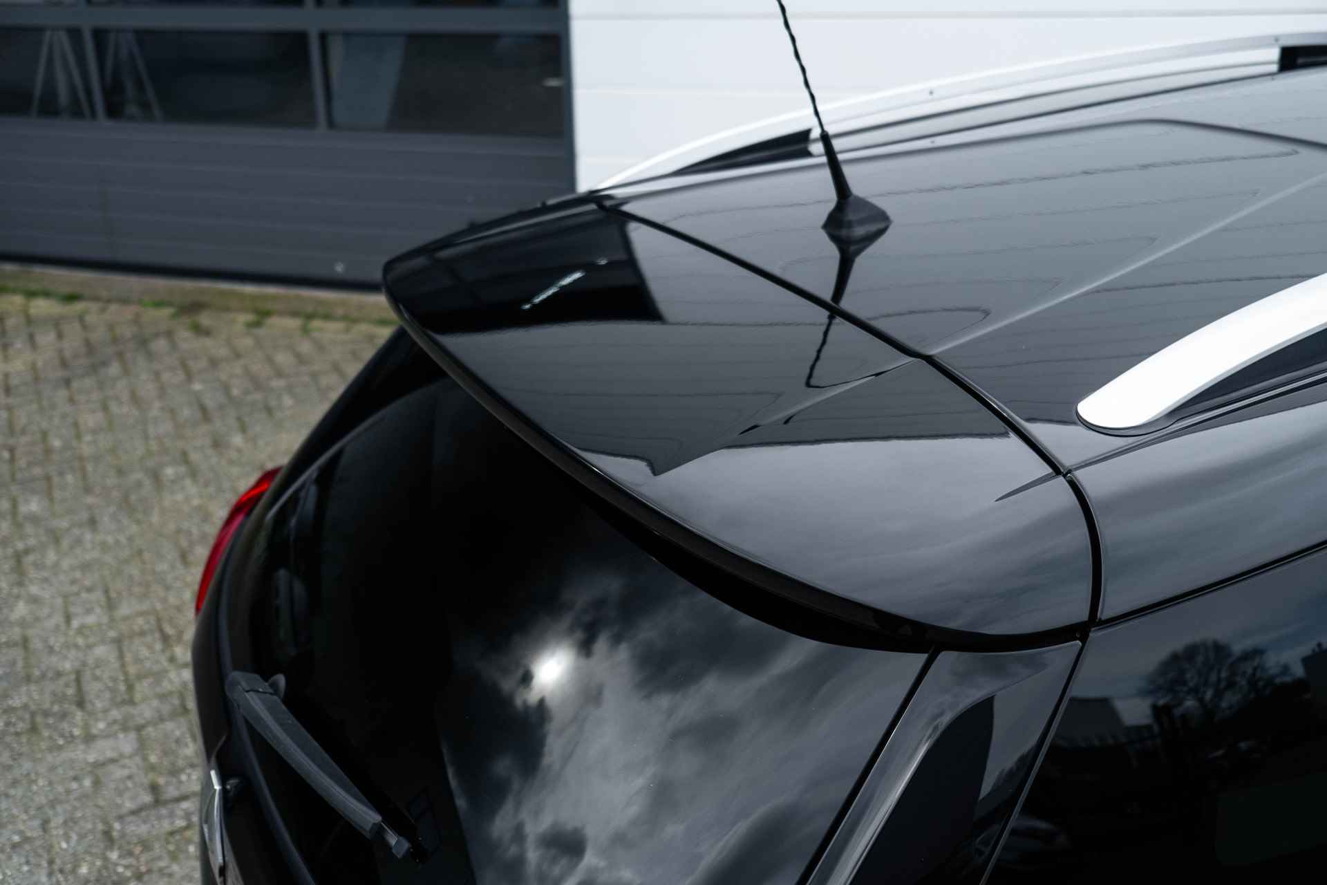 Renault Clio Estate 0.9 TCe Bose | Trekhaak | Stoelverwarming | 17 inch 4 seizoensbanden | Bose geluid | incl. Bovag rijklaarpakket met 12 maanden garantie - 29/51
