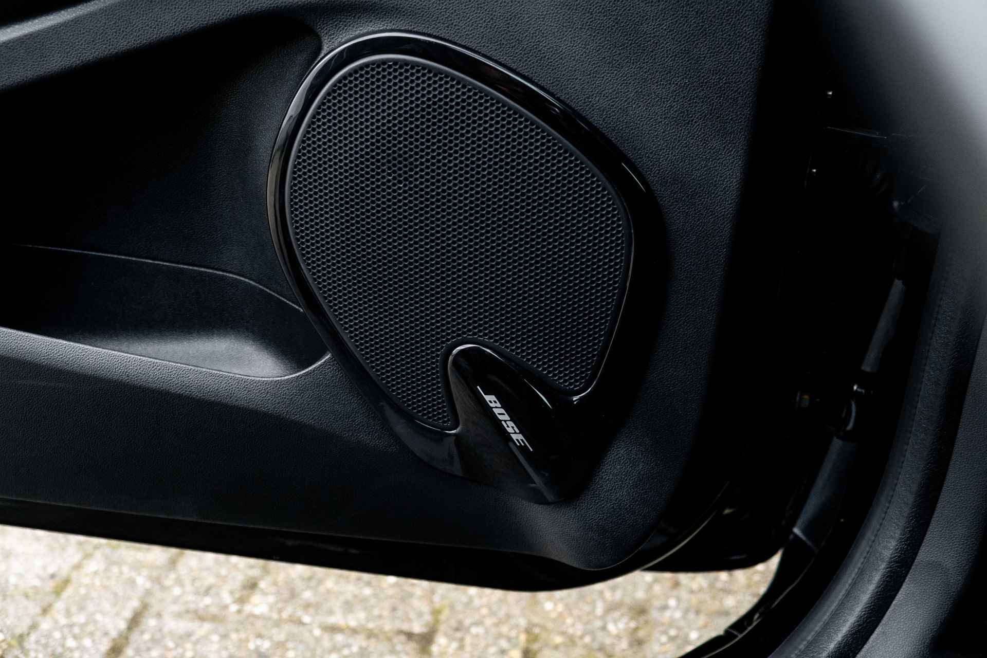 Renault Clio Estate 0.9 TCe Bose | Trekhaak | Stoelverwarming | 17 inch 4 seizoensbanden | Bose geluid | incl. Bovag rijklaarpakket met 12 maanden garantie - 50/51