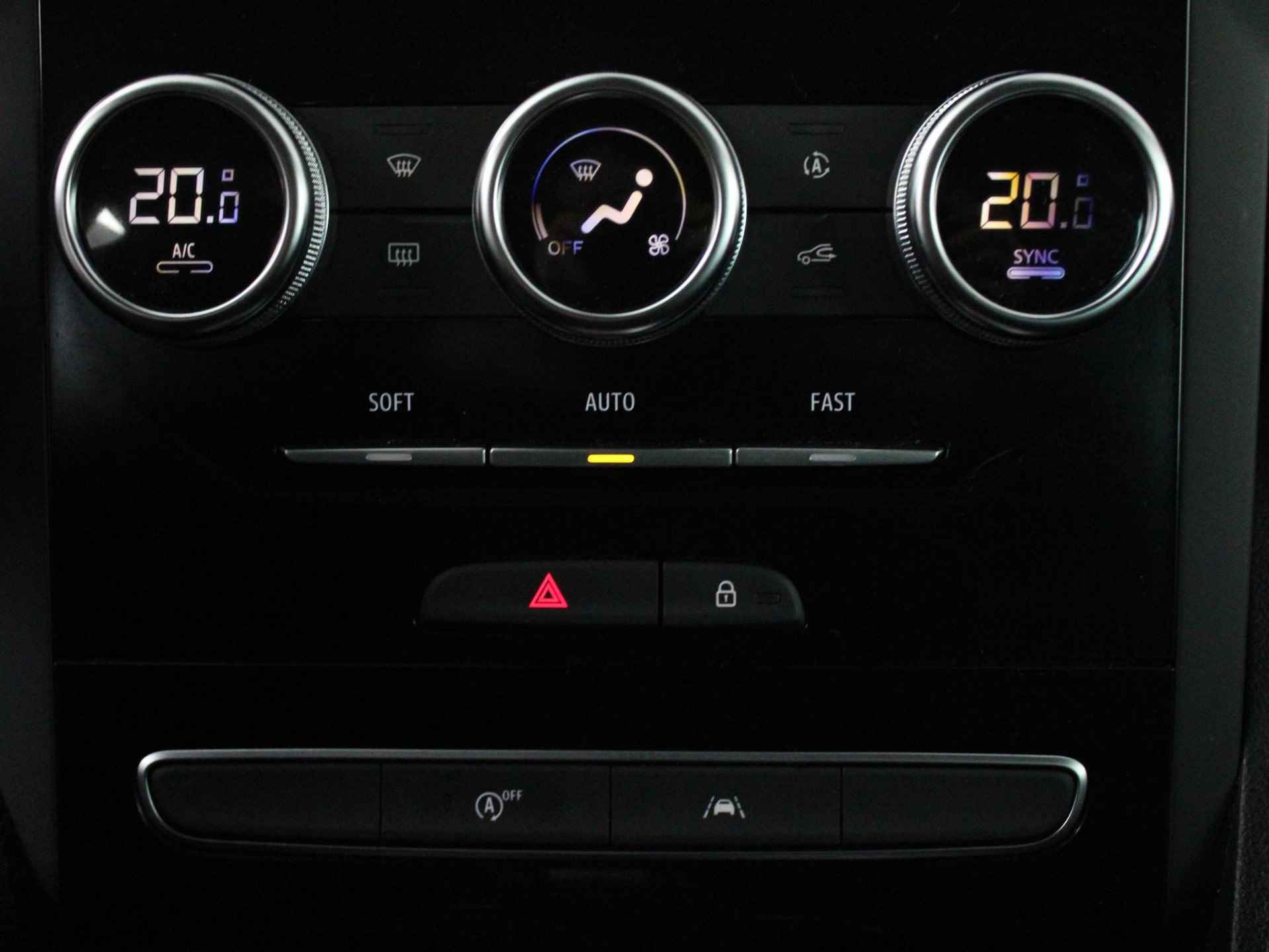 Renault Mégane 1.3 TCe 140 EDC Intens Automaat / Parkeersensoren / Navigatie / Climate Control / Lichtmetalen Velgen / Cruise Control - 17/46