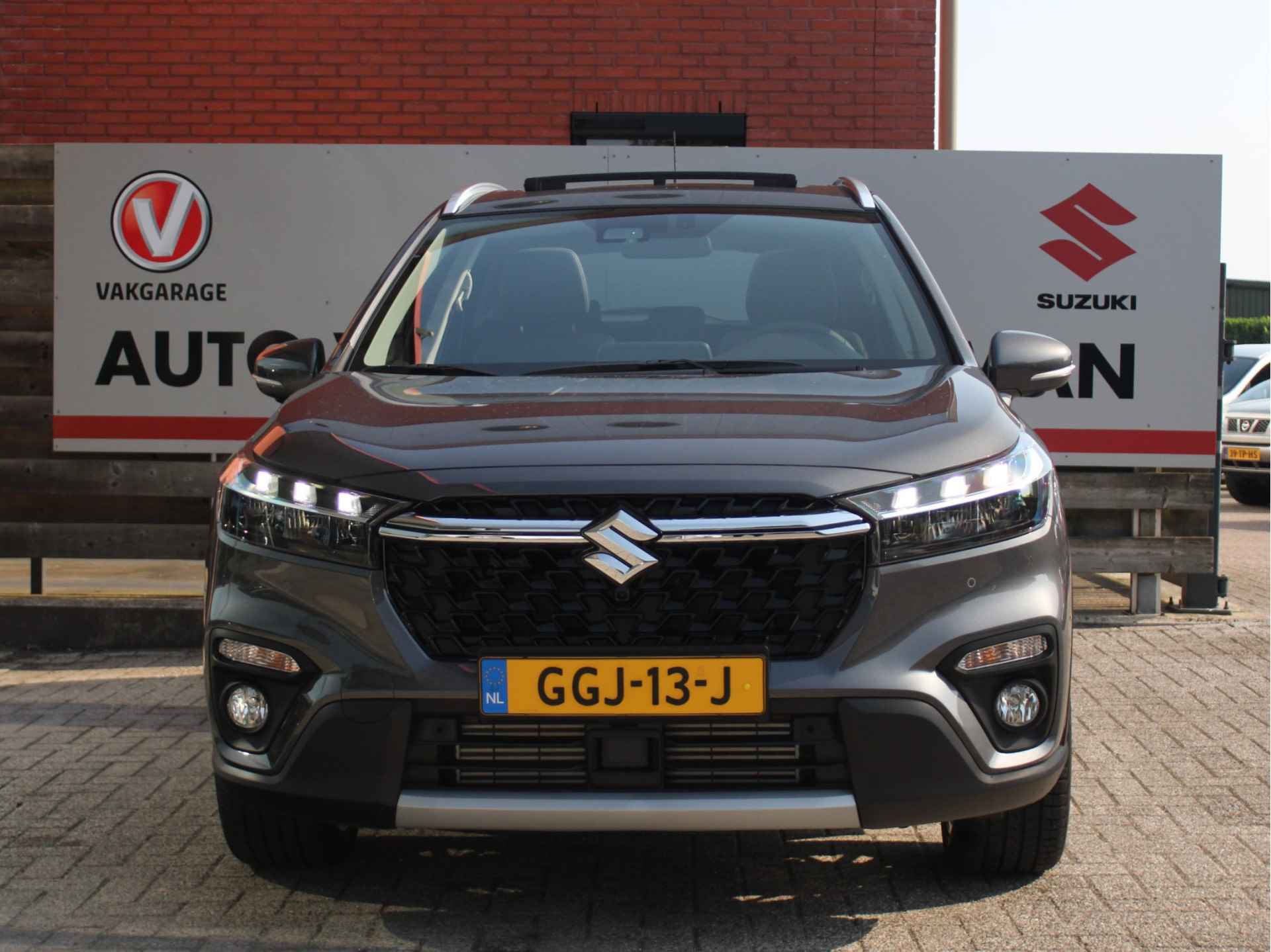 Suzuki S-Cross 1.4 Boosterjet Style Smart Hybrid 6 Jaar Garantie! Elektrisch Panoramadak, 360° Camera, Navigatie, Parkeersensoren Voor en Achter, All-Season Banden - 10/39