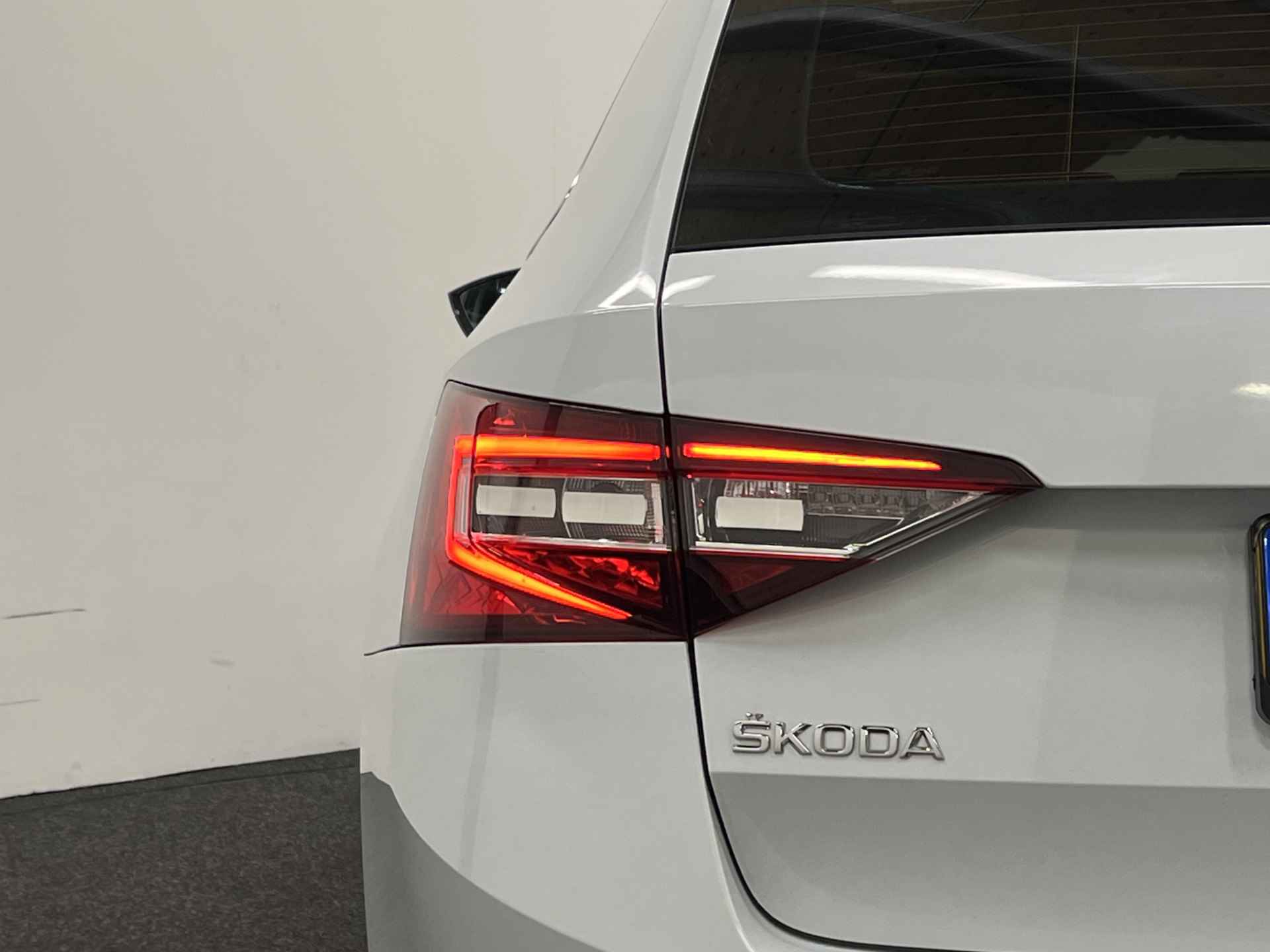 Škoda Superb Combi 1.5 TSI ACT Ambition Business | NAVIGATIE | SCHUIF-/KANTELDAK | TREKHAAK | STOELVERWARMING | - 11/48