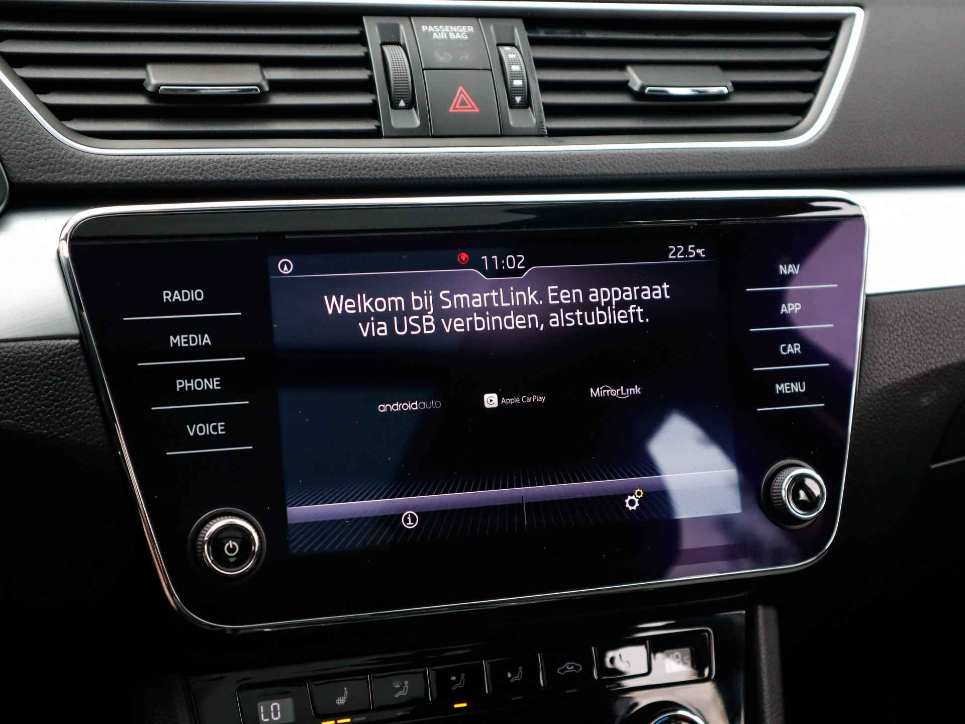 Škoda Superb Combi 1.5 TSI ACT Ambition Business (150 PK) 1e-Eig, Skoda-Dealer-Onderh, 12-Mnd-BOVAG, NL-Auto, Navigatie/Apple-Carplay/Android-Auto, Airco, Panorama, Cruisecontrol, Achteruitrijcamera, Parkeersensoren, DAB, Licht-Zicht-Pakket, Elek.-Achterklep, Lm-Velgen-17Inch, Privacy-Glas - 30/41