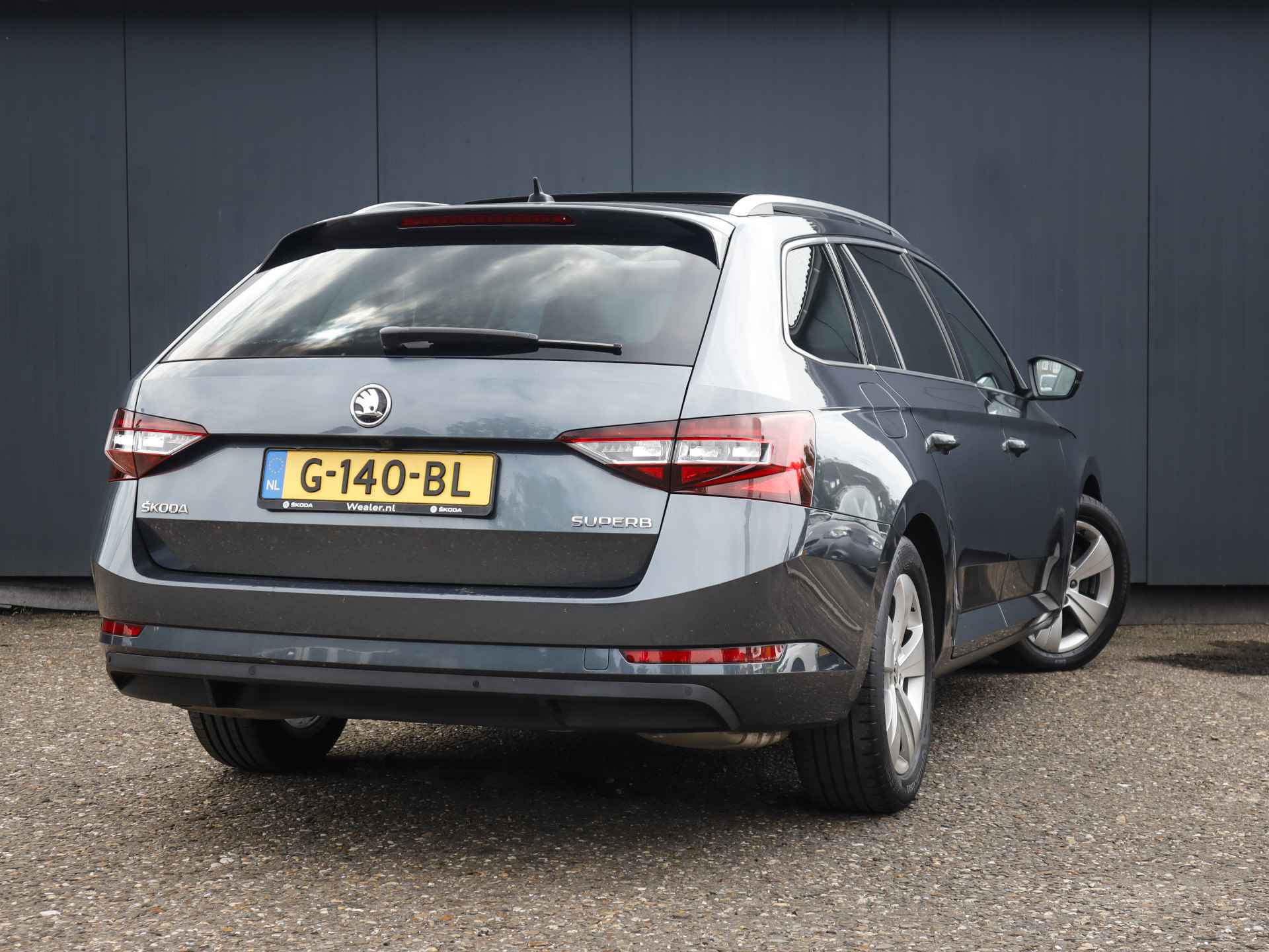 Škoda Superb Combi 1.5 TSI ACT Ambition Business (150 PK) 1e-Eig, Skoda-Dealer-Onderh, 12-Mnd-BOVAG, NL-Auto, Navigatie/Apple-Carplay/Android-Auto, Airco, Panorama, Cruisecontrol, Achteruitrijcamera, Parkeersensoren, DAB, Licht-Zicht-Pakket, Elek.-Achterklep, Lm-Velgen-17Inch, Privacy-Glas - 4/41