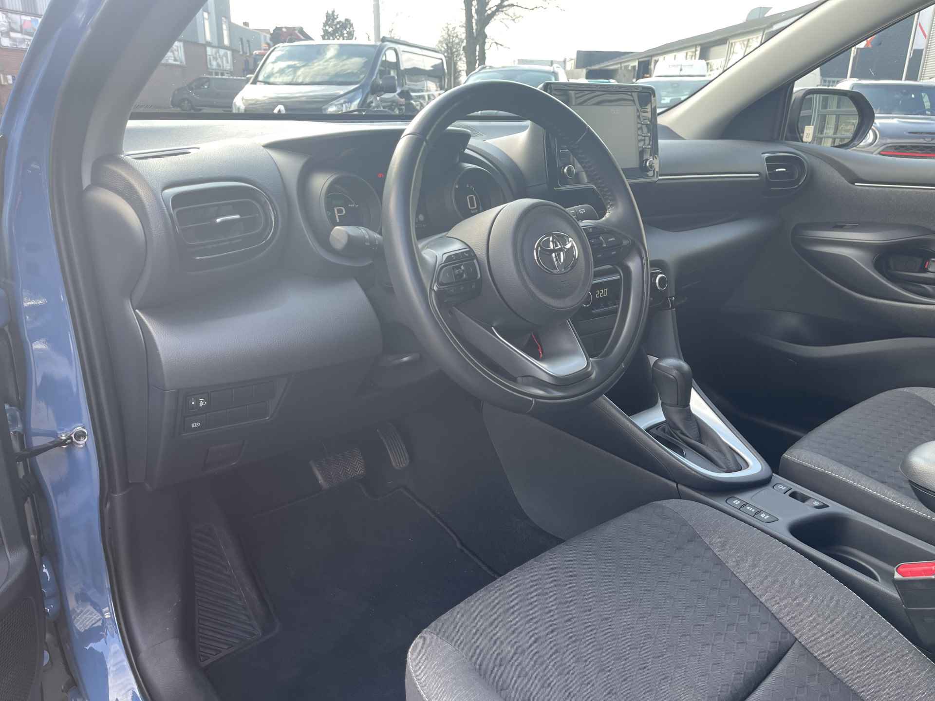 Toyota Yaris 1.5 Hybrid Dynamic Full Led Koplampen / Apple/Android Carplay / Camera / Cruise Control / Grootlicht Assistent - 17/25