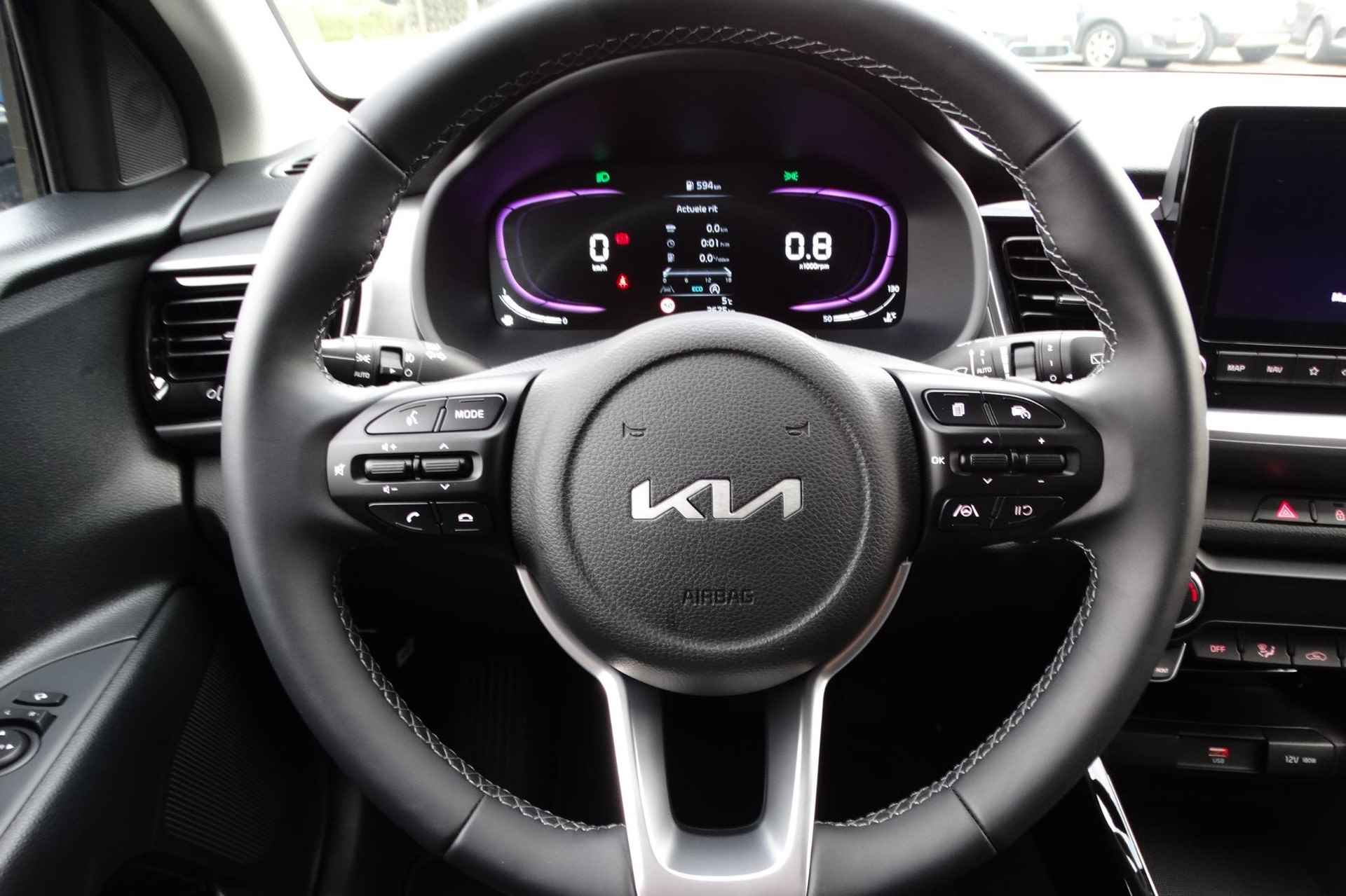 Kia Stonic 1.0 T-GDi MHEV DynamicPlusLine | Stoel- en stuurverwarming | Keyless | Achteruitrijcamera | Rijstrookbegeleiding | Parkeersensoren Achter | 16" LM velgen | Climatronic | Privacy Glass | CarPlay | - 22/33