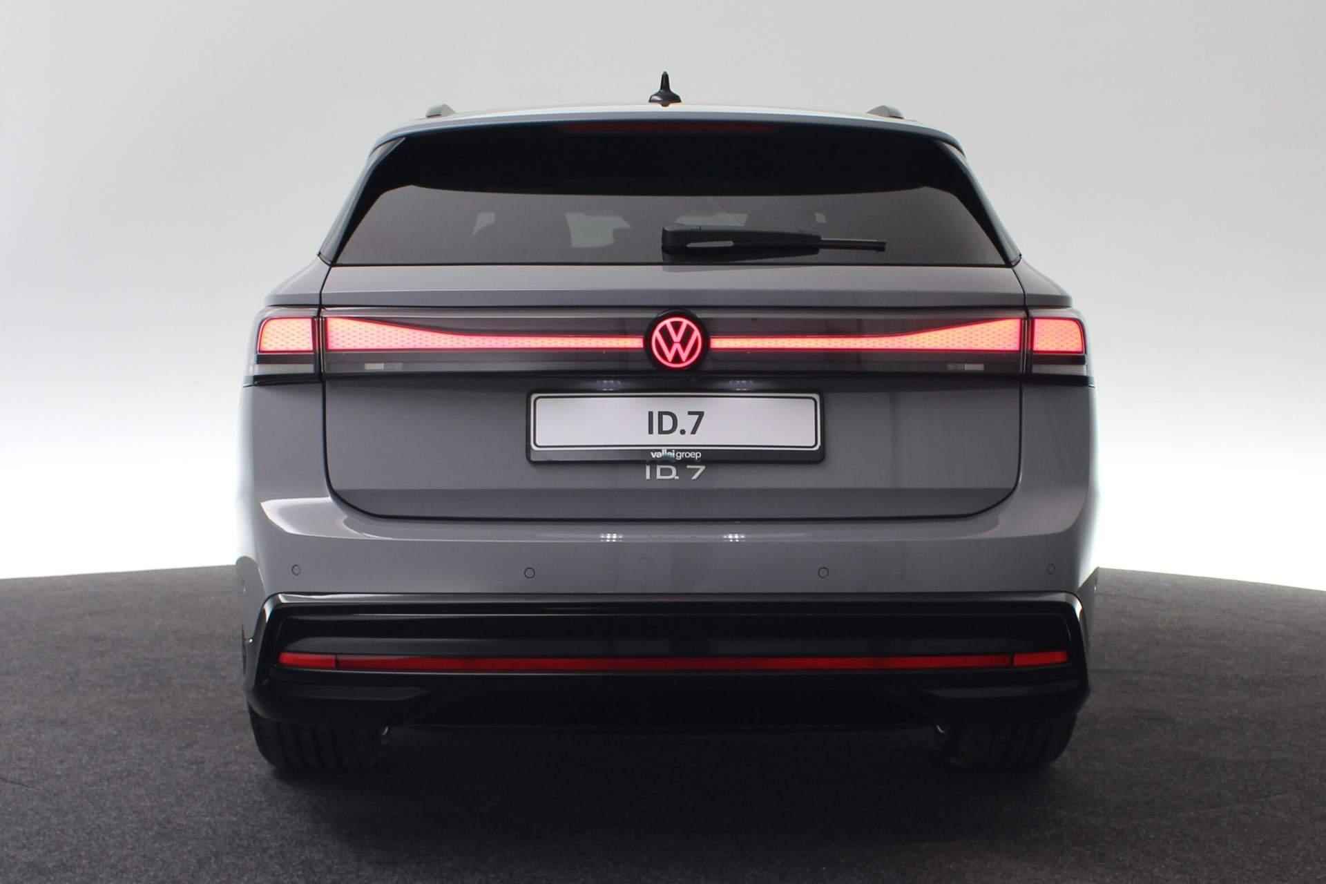 Volkswagen ID.7 286PK Pro Business 77 kWh | HUD | IQ Light | DCC | 360 Camera | Trekhaak | Stoelverwarming | 20 inch - 25/55