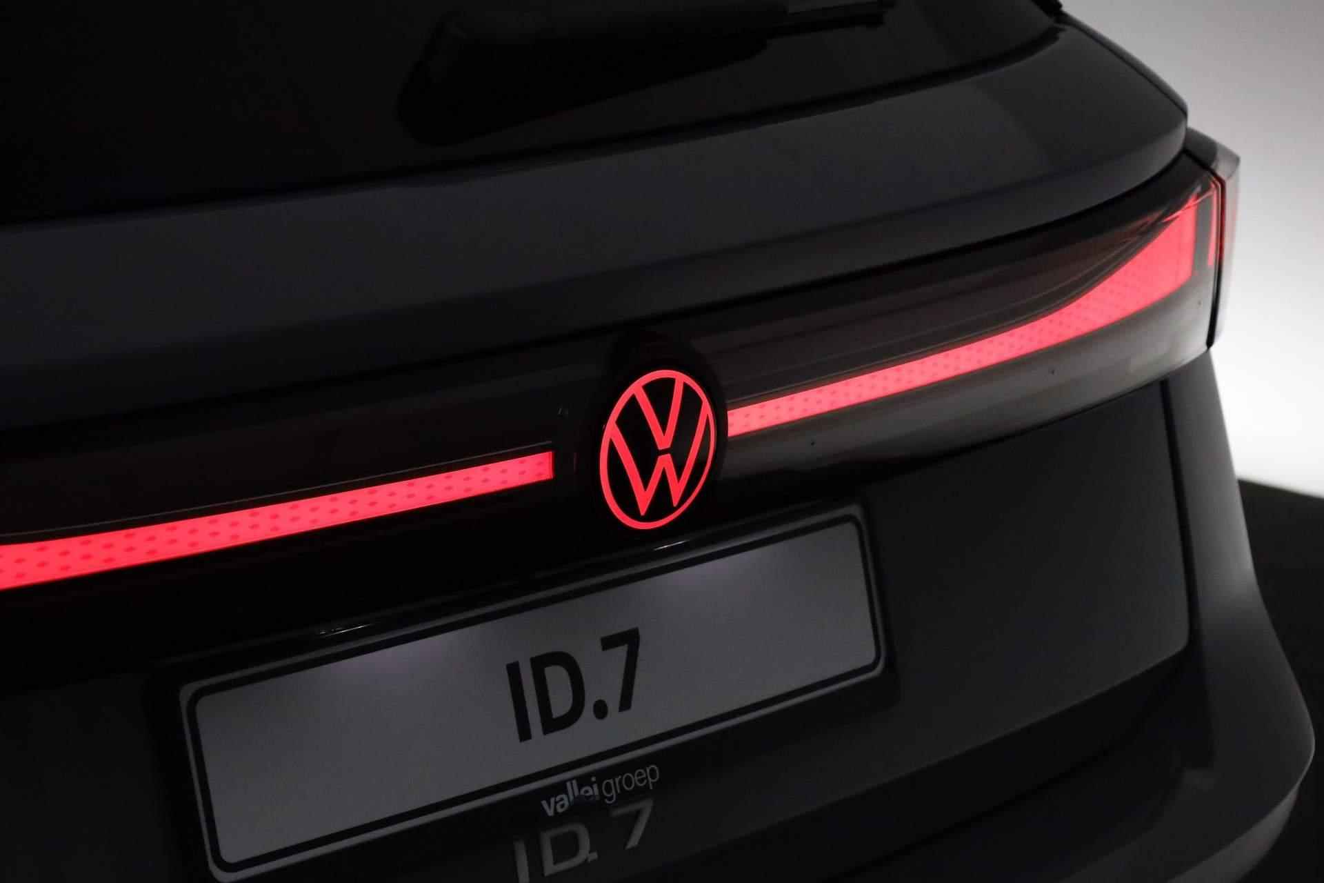 Volkswagen ID.7 286PK Pro Business 77 kWh | HUD | IQ Light | DCC | 360 Camera | Trekhaak | Stoelverwarming | 20 inch - 52/55