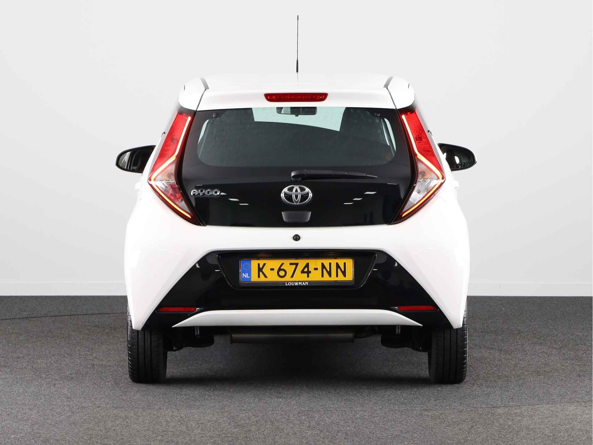 Toyota Aygo 1.0 VVT-i X-Play X-Shift Automaat | Camera | Airco | Apple Carplay/Android Auto | - 27/38