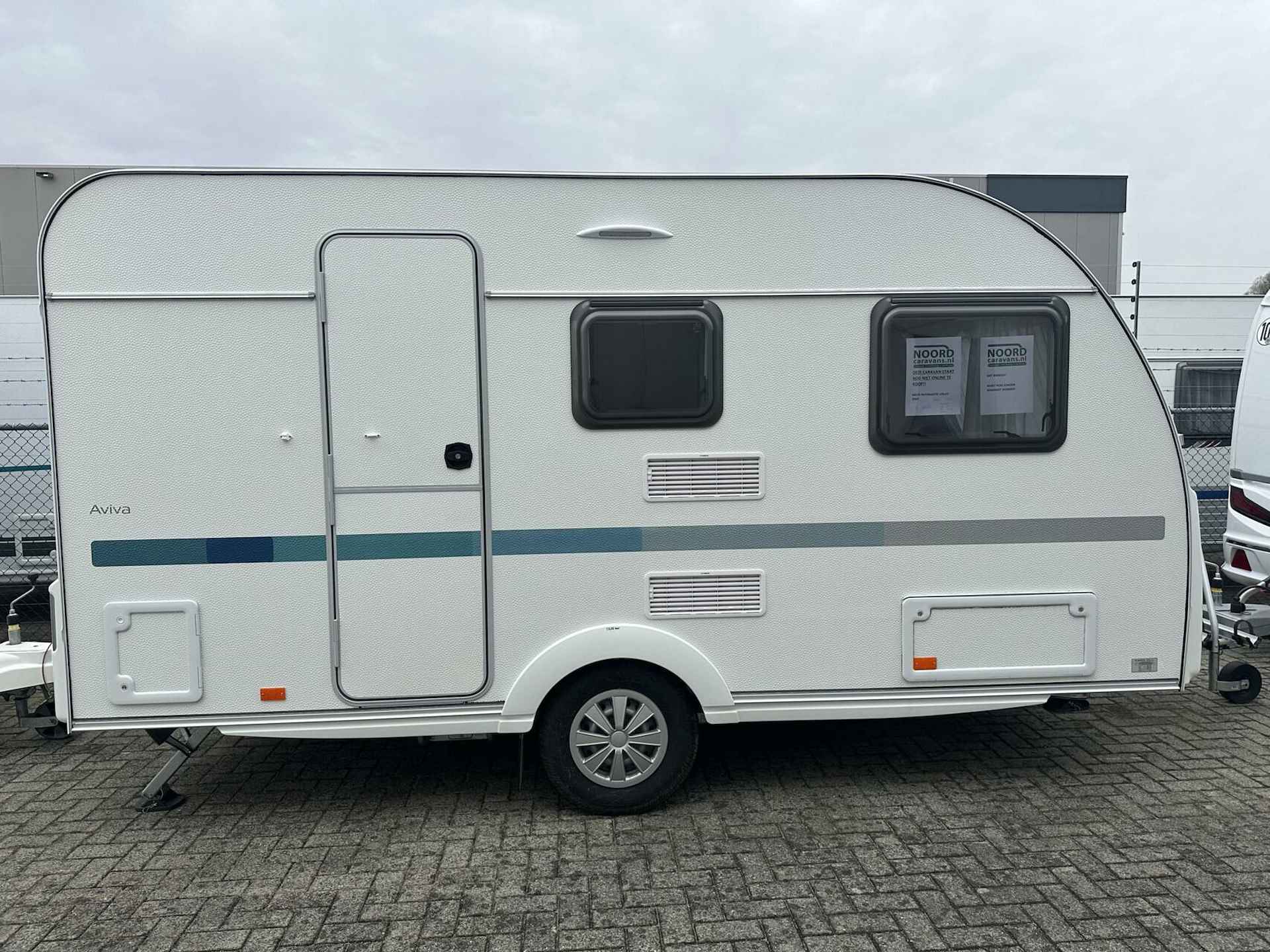 ADRIA AVIVA 400 PS DWARSBED + VOORTENT + TREINZIT + DOUCHE - 5/20