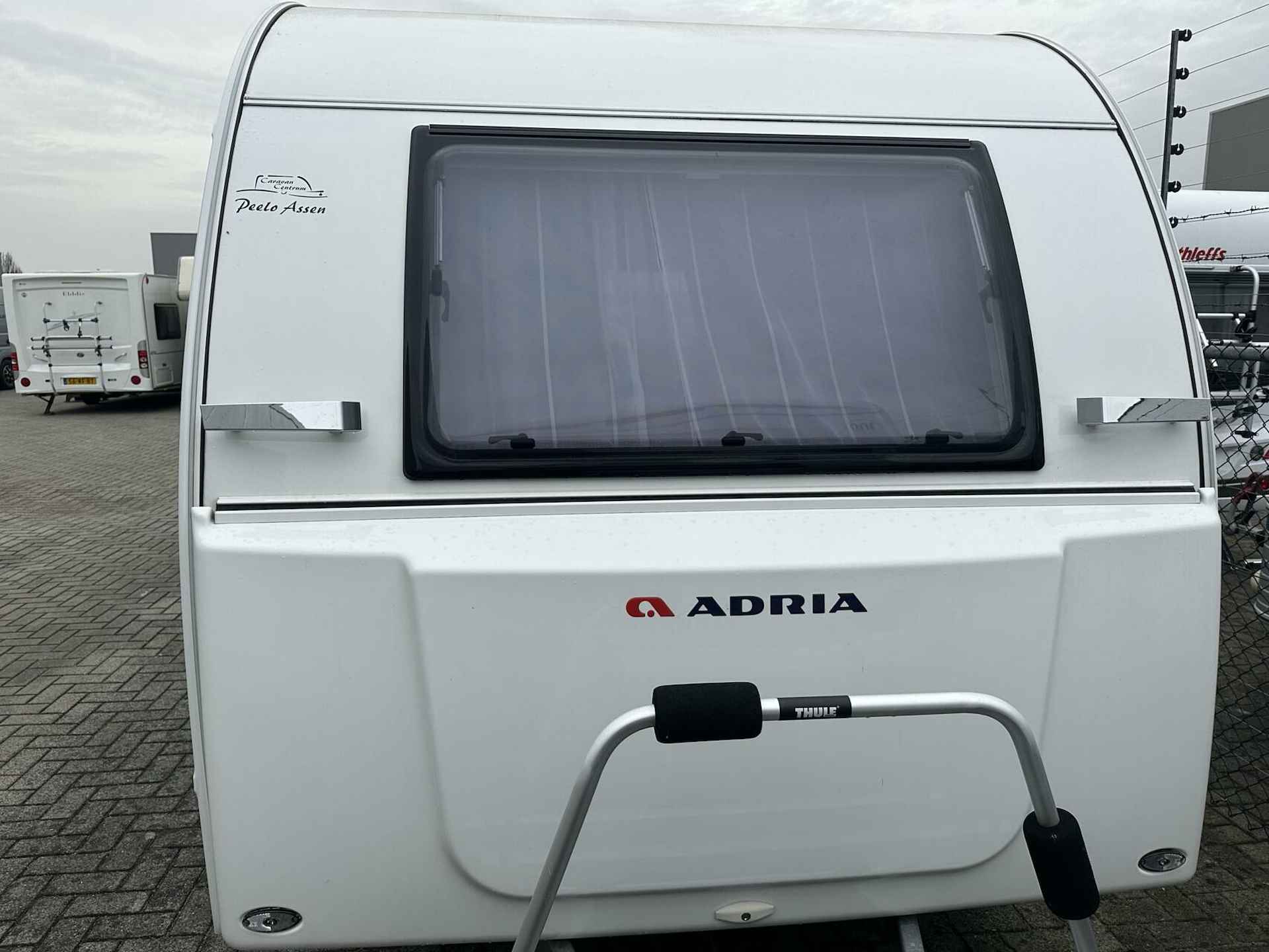 ADRIA AVIVA 400 PS DWARSBED + VOORTENT + TREINZIT + DOUCHE - 6/20