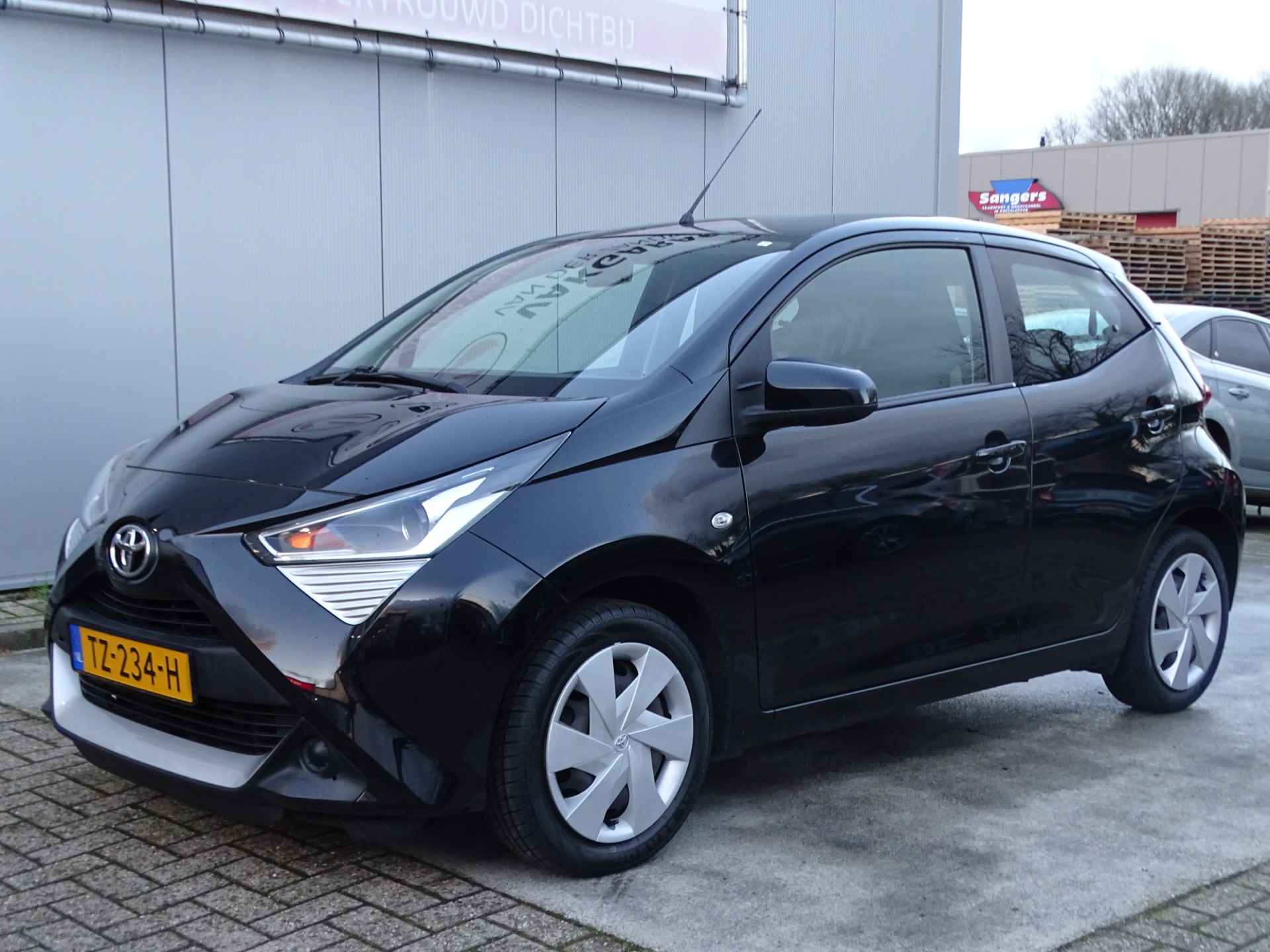 Toyota Aygo 1.0 VVT-i x-play Airco, Camera, NL/NAP, FACELIFT! - 3/43