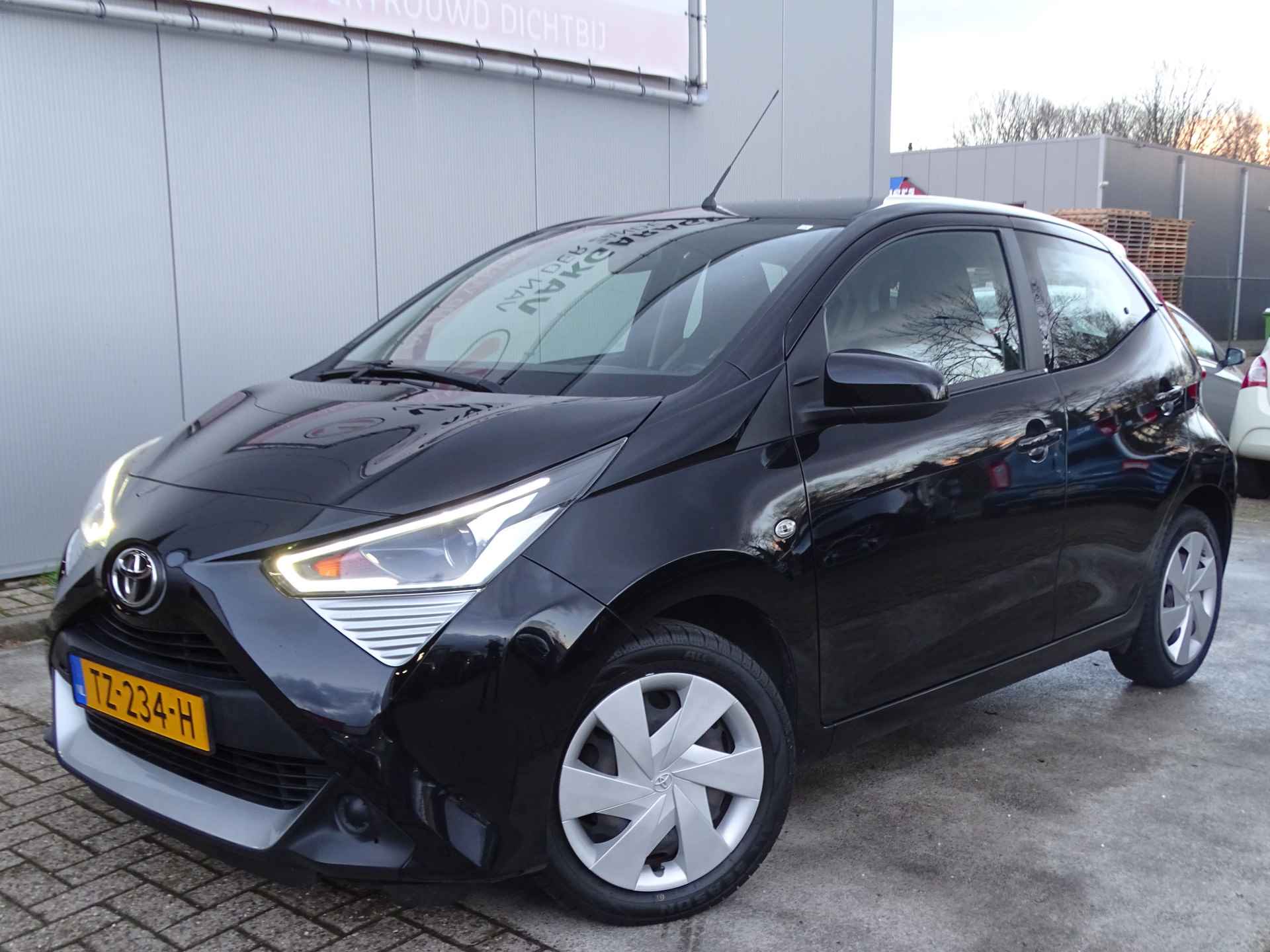 Toyota Aygo 1.0 VVT-i x-play Airco, Camera, NL/NAP, FACELIFT! - 10/43