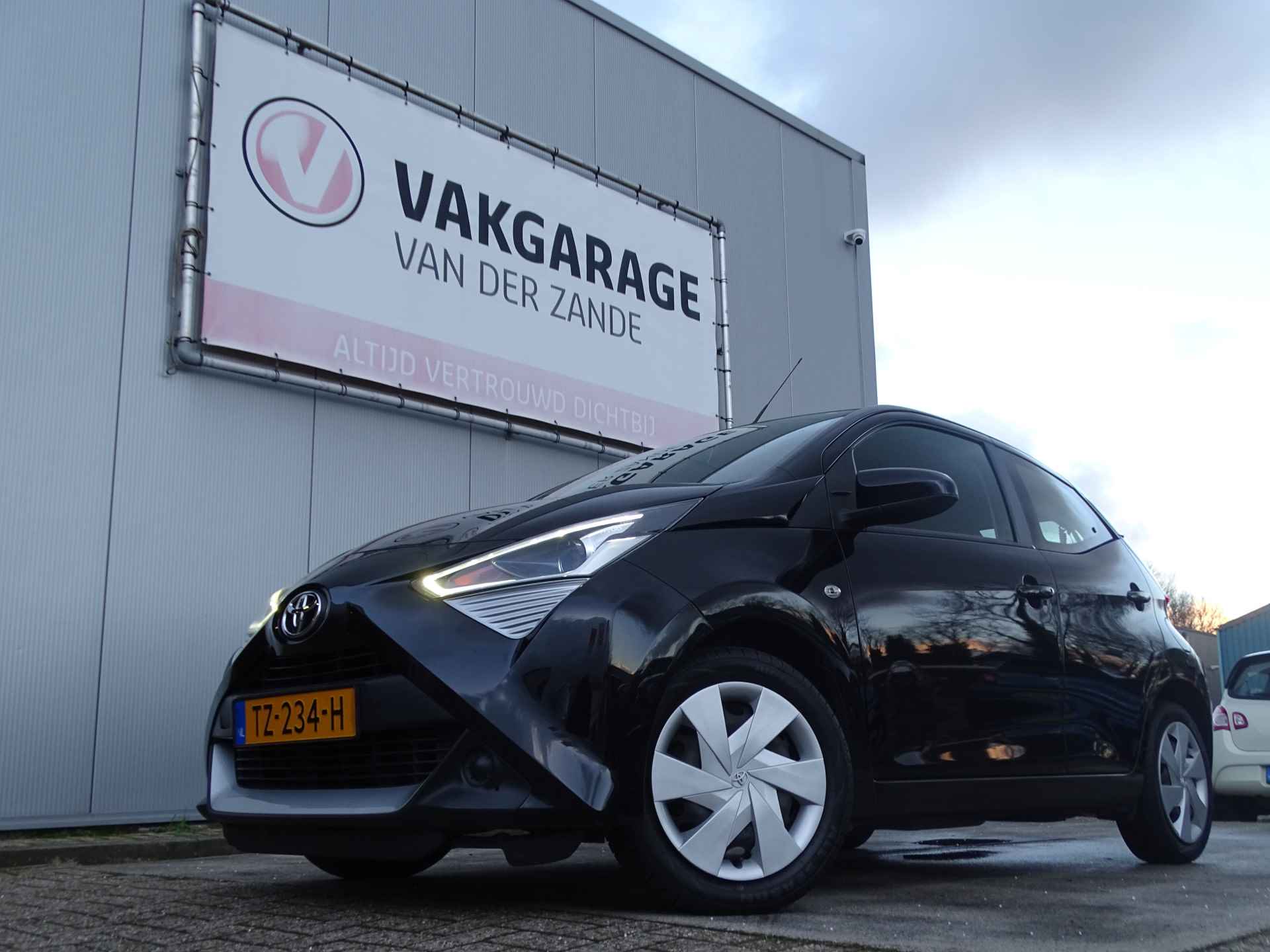 Toyota Aygo 1.0 VVT-i x-play Airco, Camera, NL/NAP, FACELIFT! - 11/43