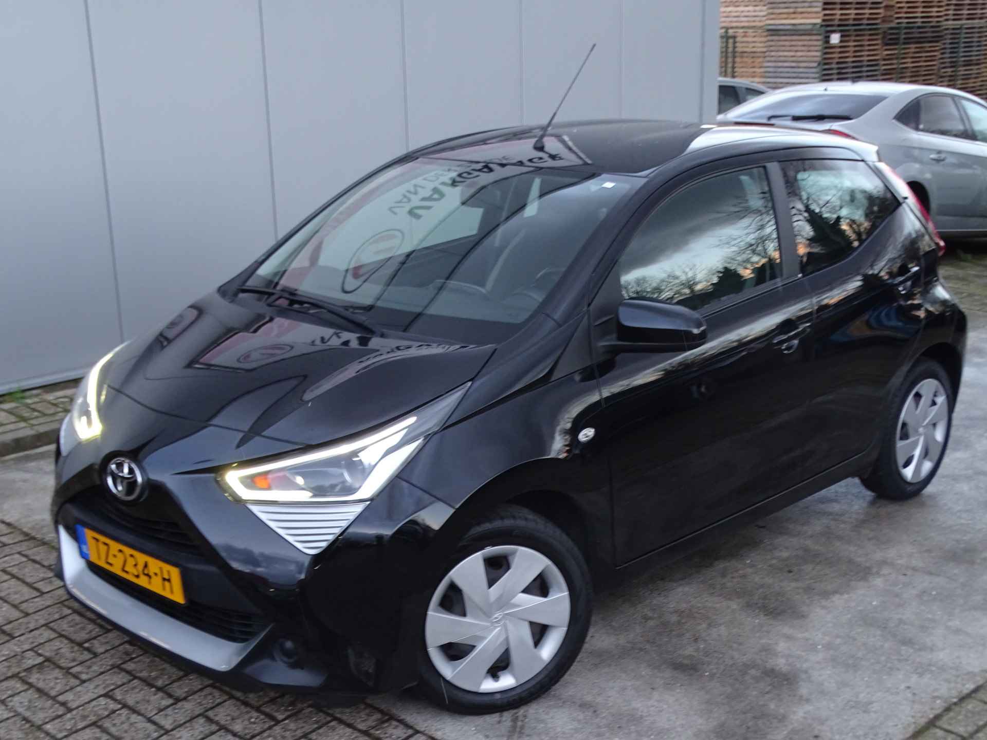 Toyota Aygo 1.0 VVT-i x-play Airco, Camera, NL/NAP, FACELIFT! - 12/43