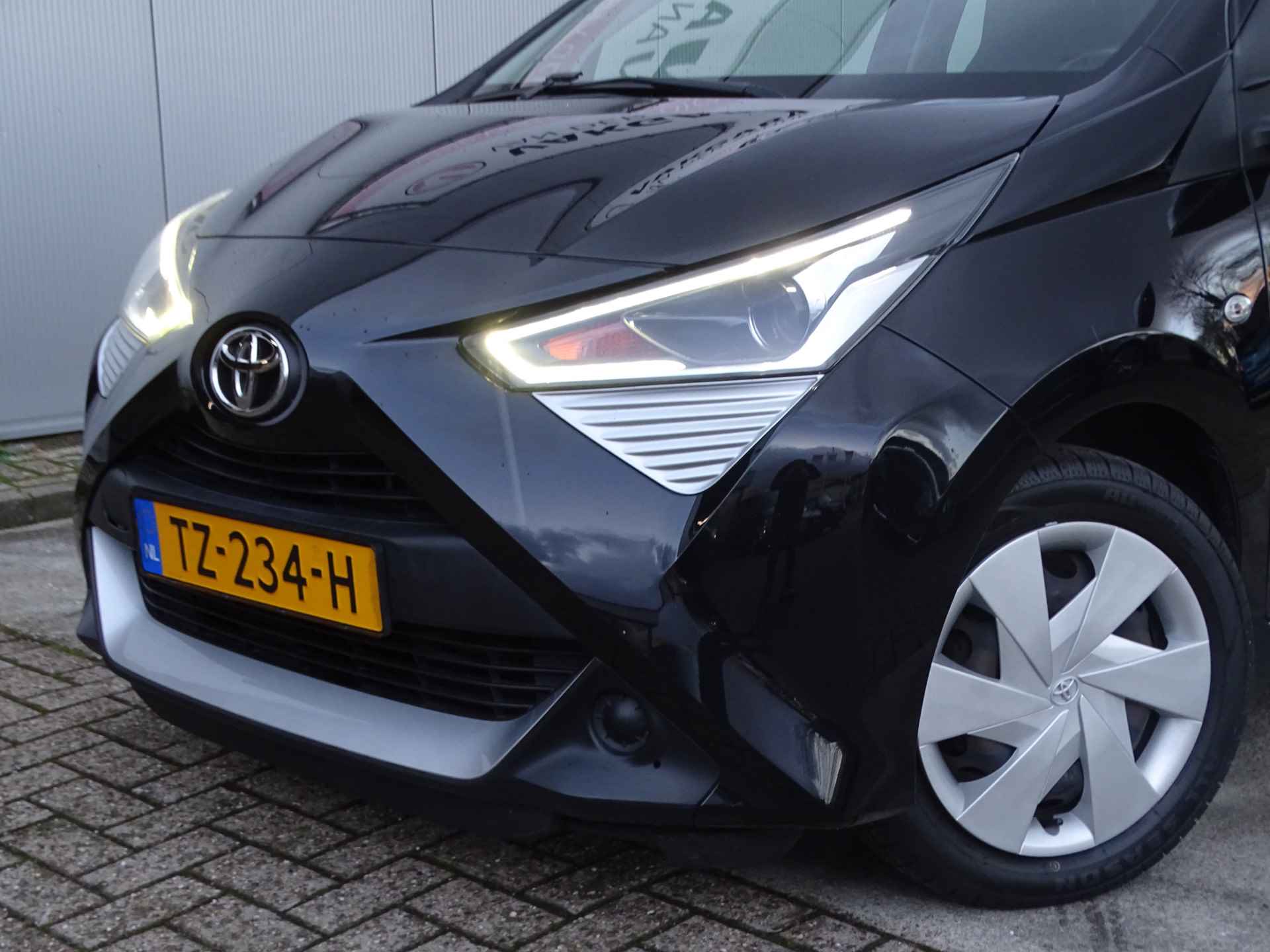 Toyota Aygo 1.0 VVT-i x-play Airco, Camera, NL/NAP, FACELIFT! - 13/43