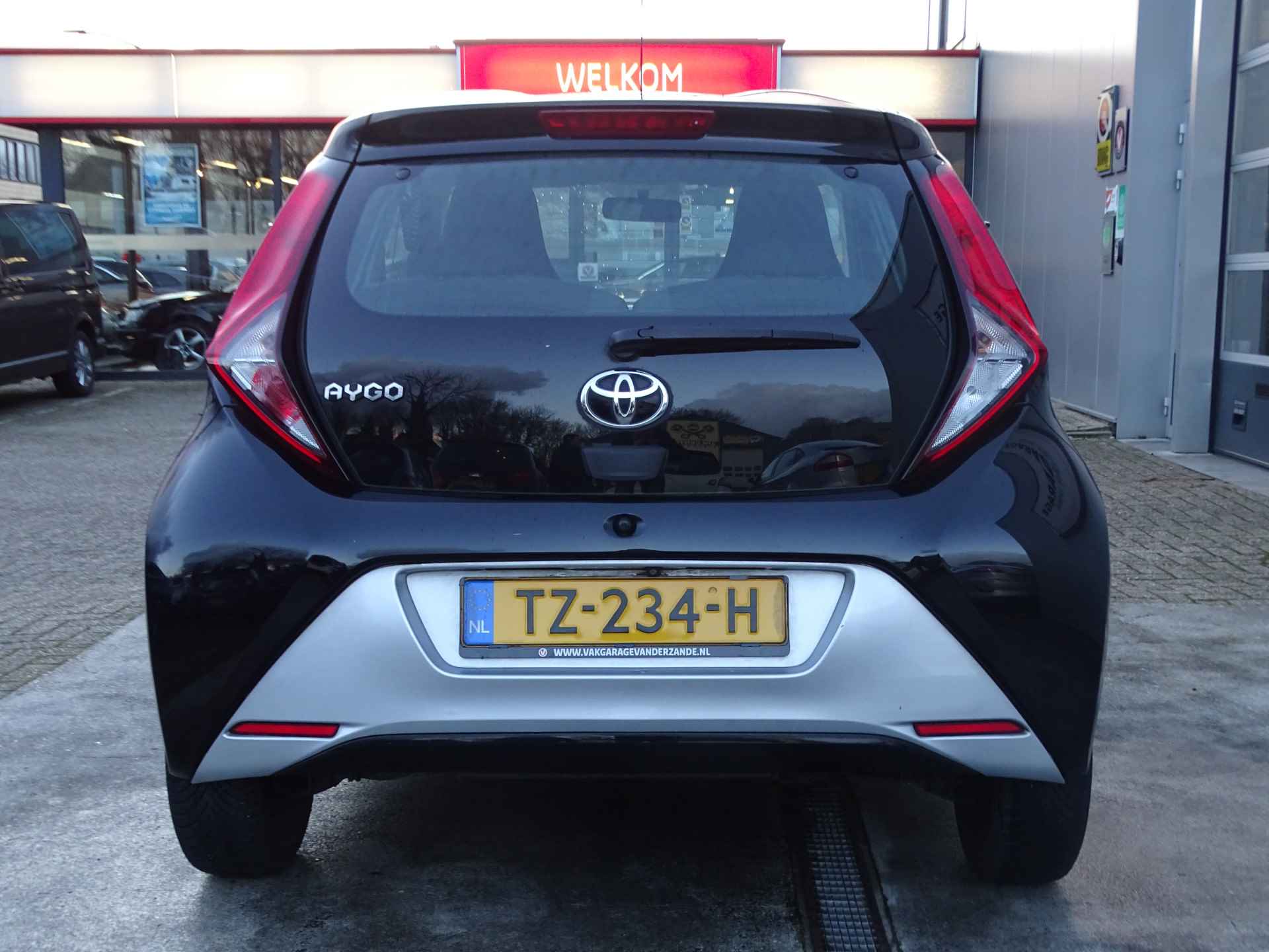 Toyota Aygo 1.0 VVT-i x-play Airco, Camera, NL/NAP, FACELIFT! - 20/43