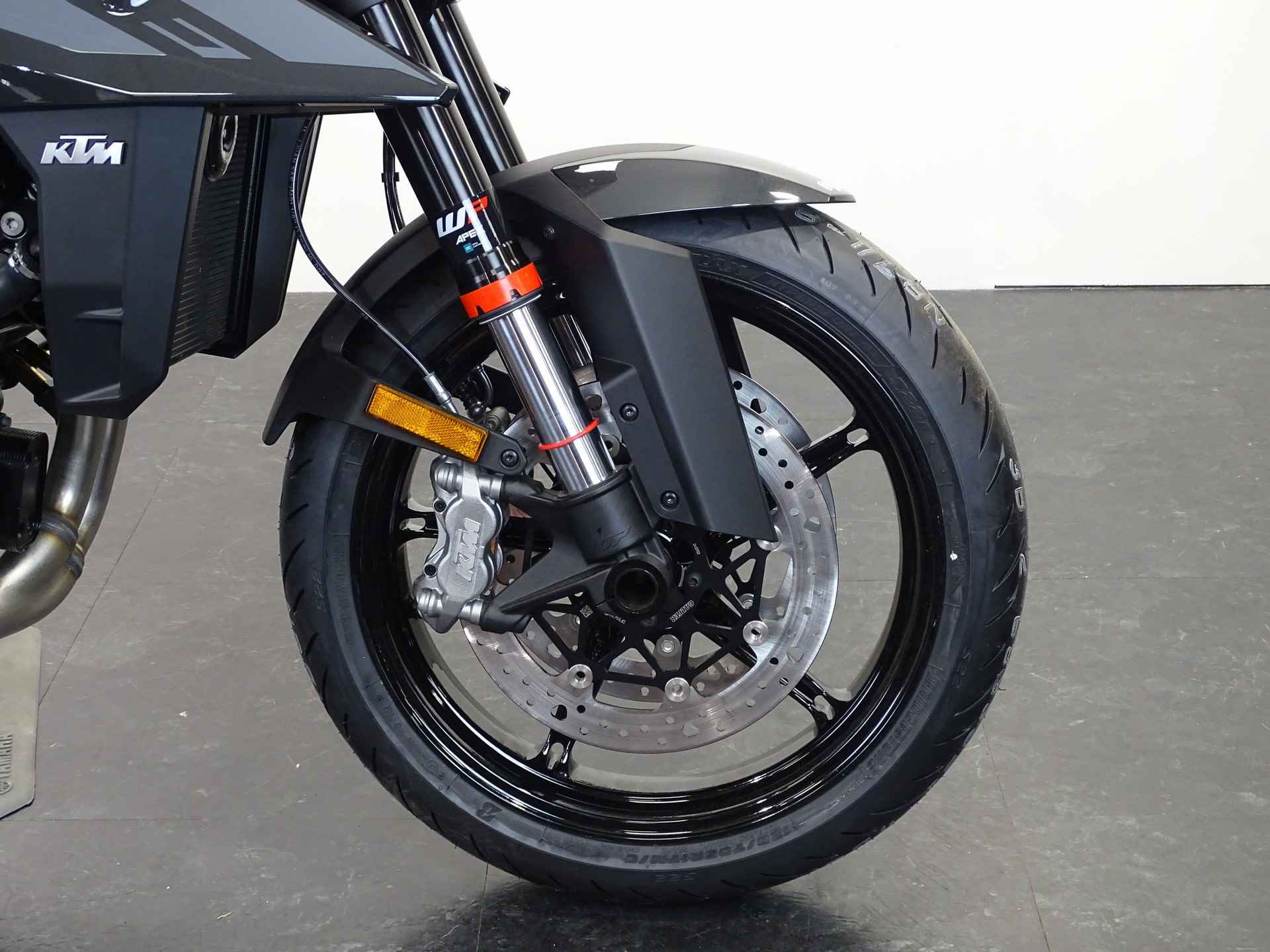 KTM 990 DUKE - 2/12