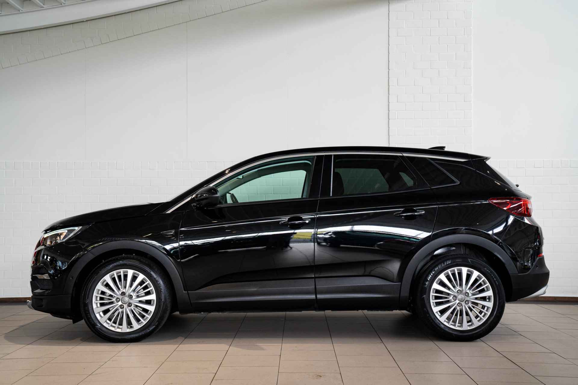 Opel Grandland X 1.2 Turbo Innovation | Climate Controle | Navi | Camera | Parkeersensoren | El. Inklapbare Buitenspiegels | Keyless | - 4/35