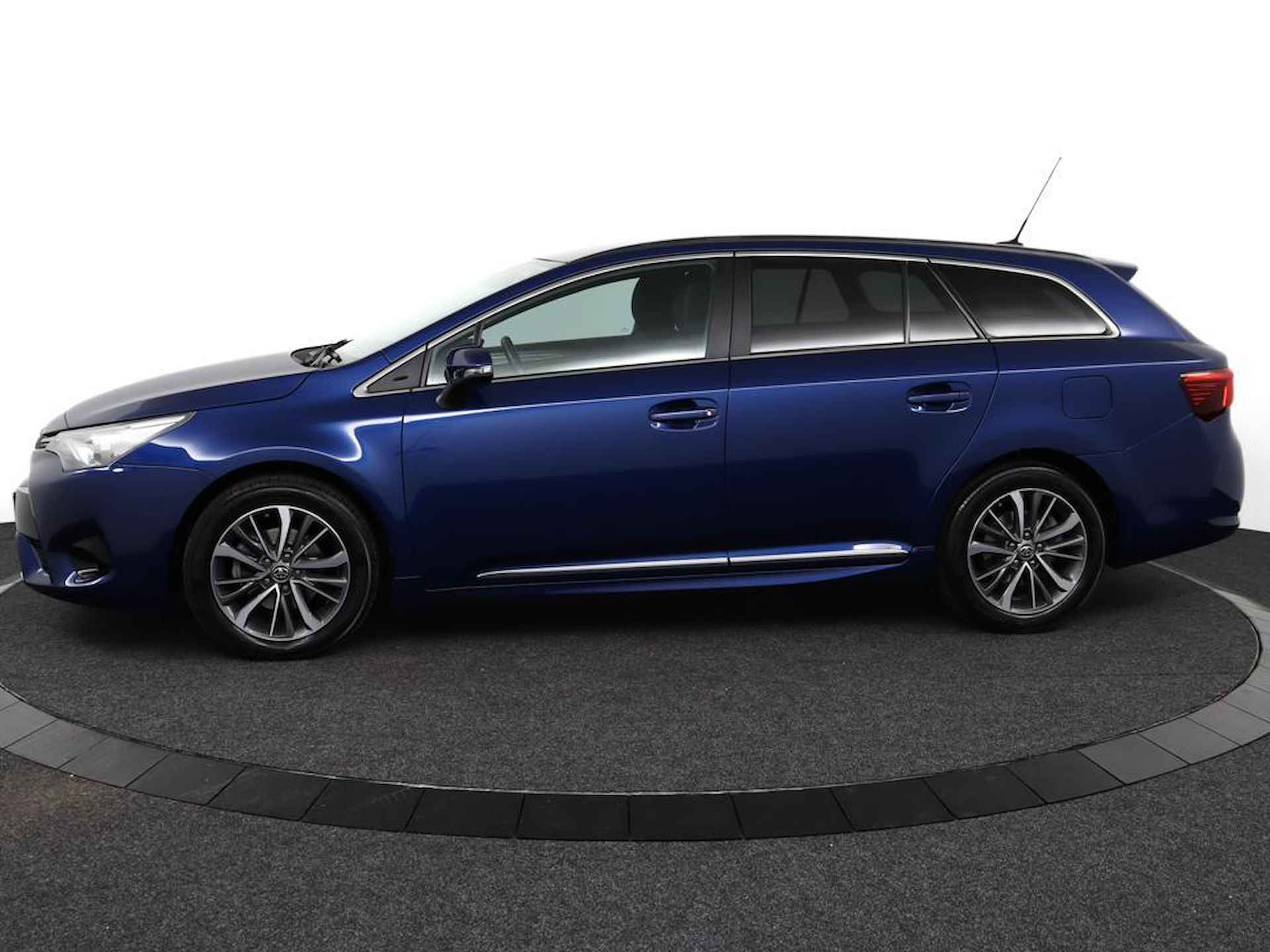 Toyota Avensis Touring Sports 1.8 VVT-i Executive | Automaat| Cruisecontrol | Navigatie | Stoelverwarming | - 3/54