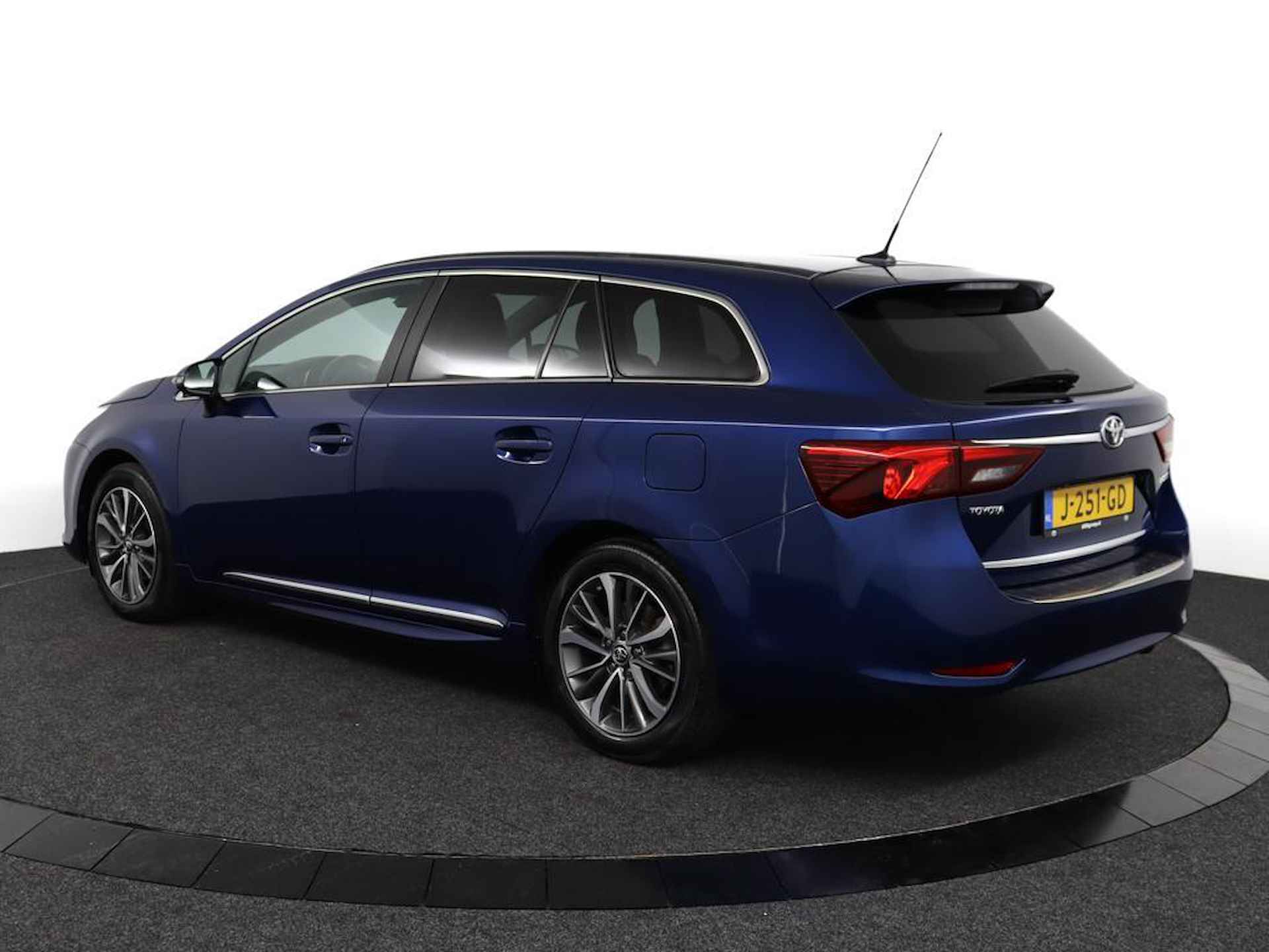 Toyota Avensis Touring Sports 1.8 VVT-i Executive | Automaat| Cruisecontrol | Navigatie | Stoelverwarming | - 12/54