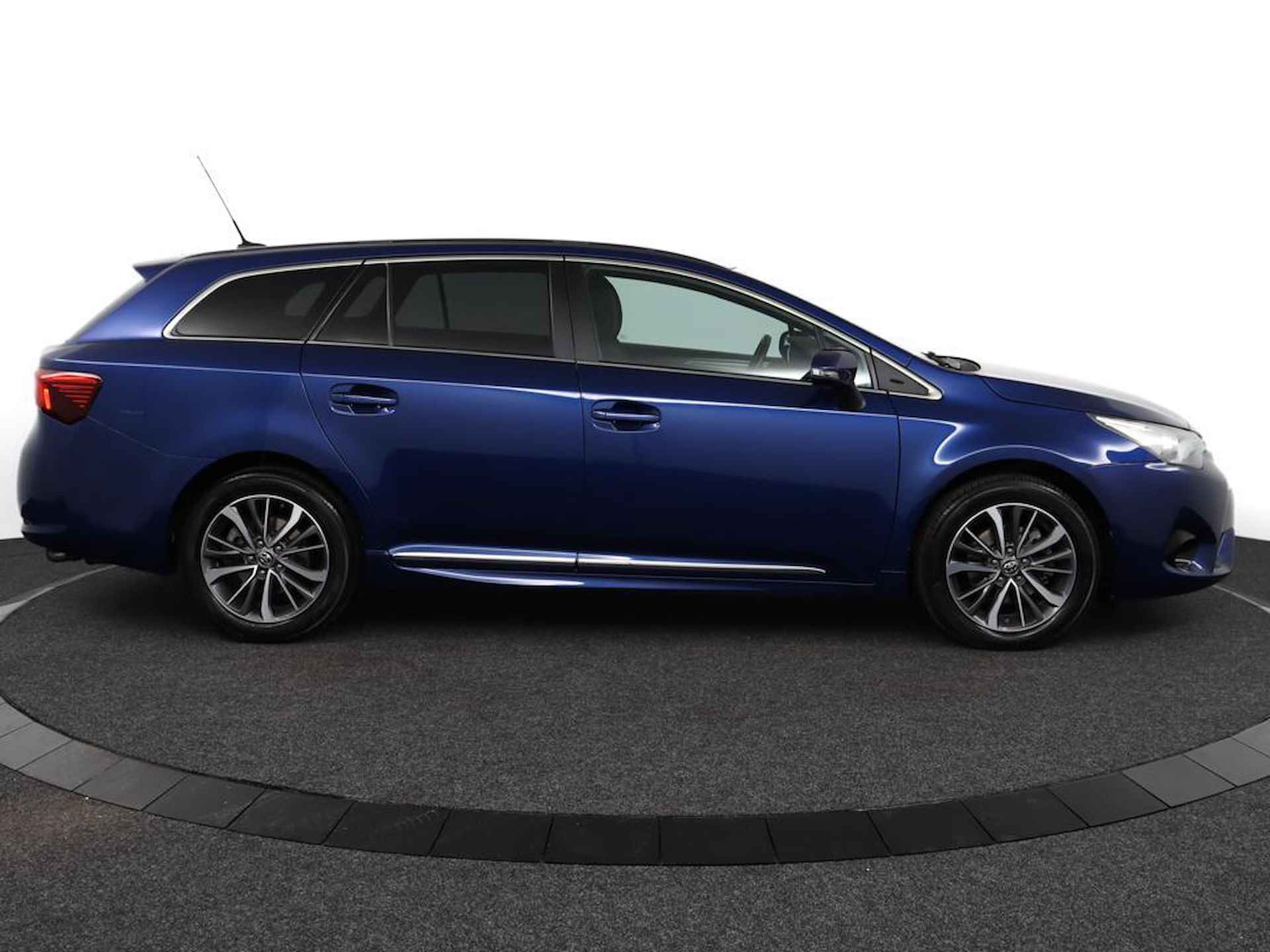 Toyota Avensis Touring Sports 1.8 VVT-i Executive | Automaat| Cruisecontrol | Navigatie | Stoelverwarming | - 13/54