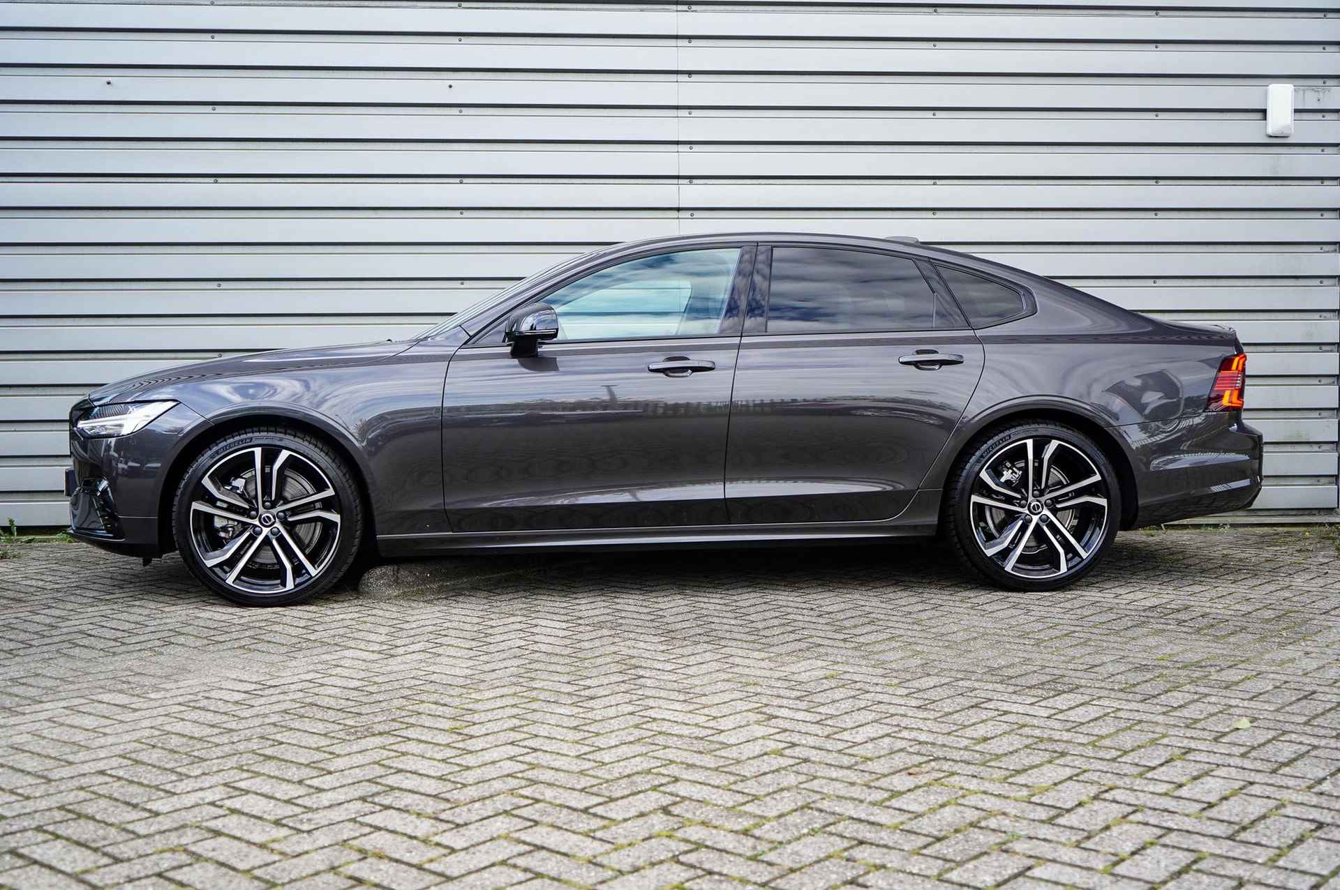 Volvo S90 2.0 B5 Plus Dark |20" 5-Dubbel Spaaks Black | Moritz leder | Extra getint glas achter | Electrische Stoelen | - 3/30