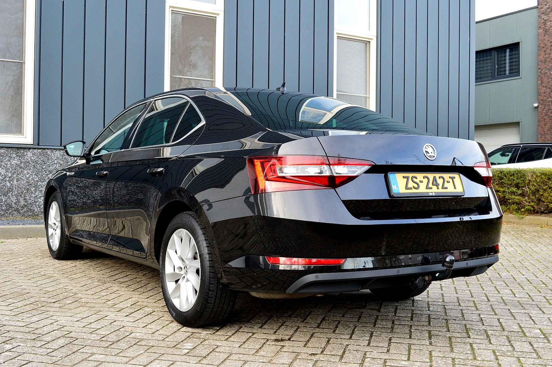 Škoda Superb 1.5 TSI ACT Business Edition Rijklaarprijs-Garantie Navigatie Xenon Camera - 3/39