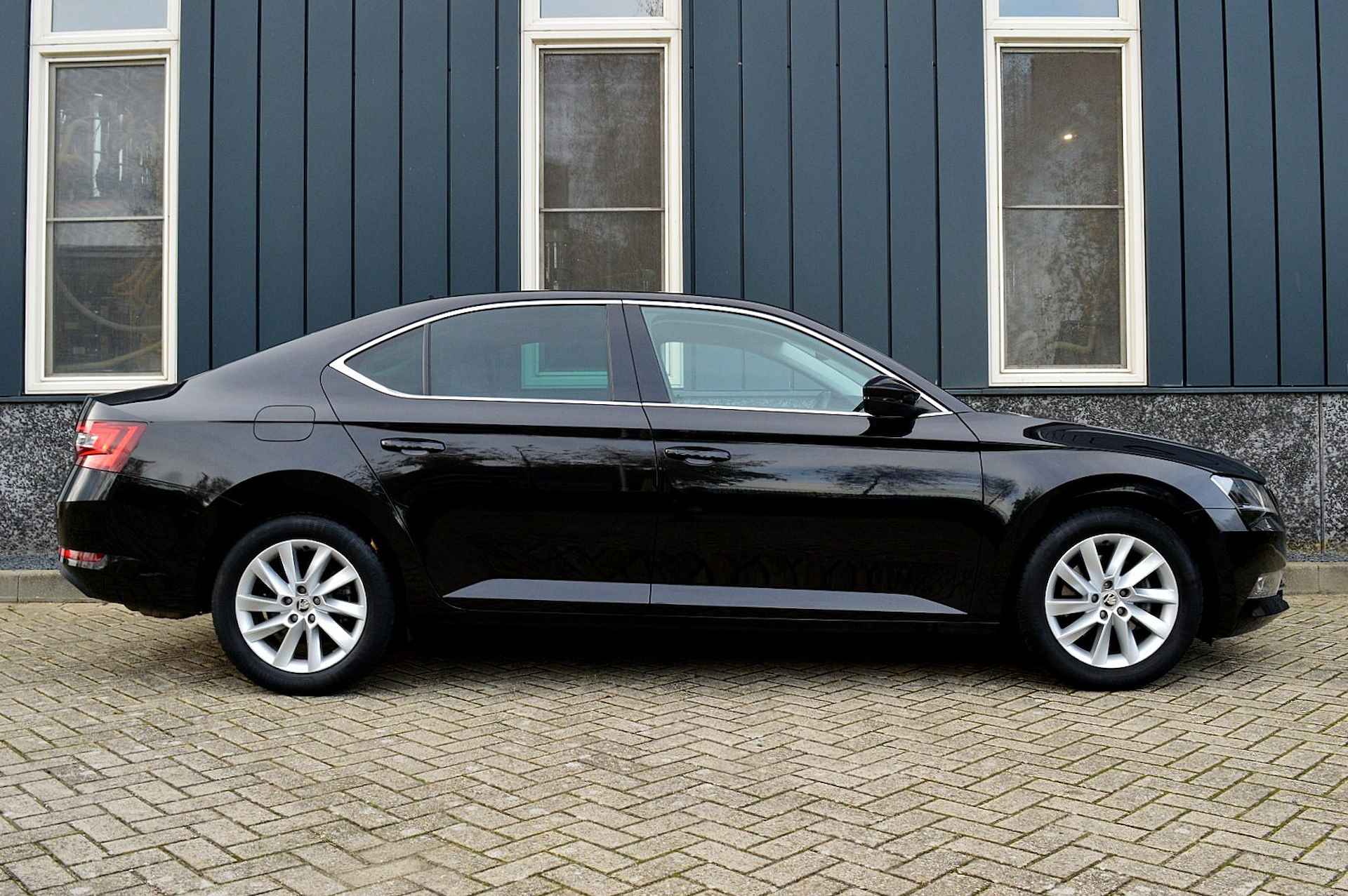 Škoda Superb 1.5 TSI ACT Business Edition Rijklaarprijs-Garantie Navigatie Xenon Camera - 6/39