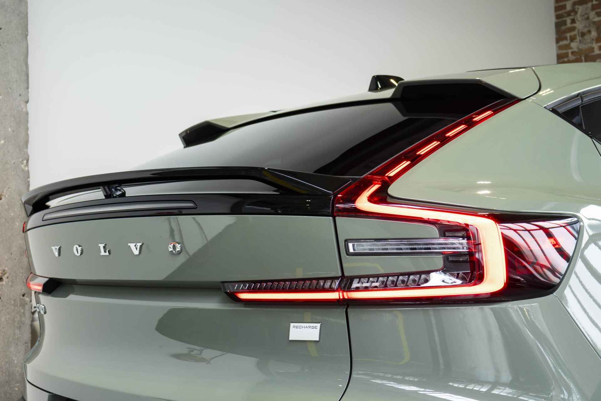 Volvo C40 Single Motor Extended Range Plus 82 kWh | Warmtepomp | 20" velgen | Panoramadak | Google Infotainment | Stoel- en stuurverwarming | Getinte ramen achter - 4/15